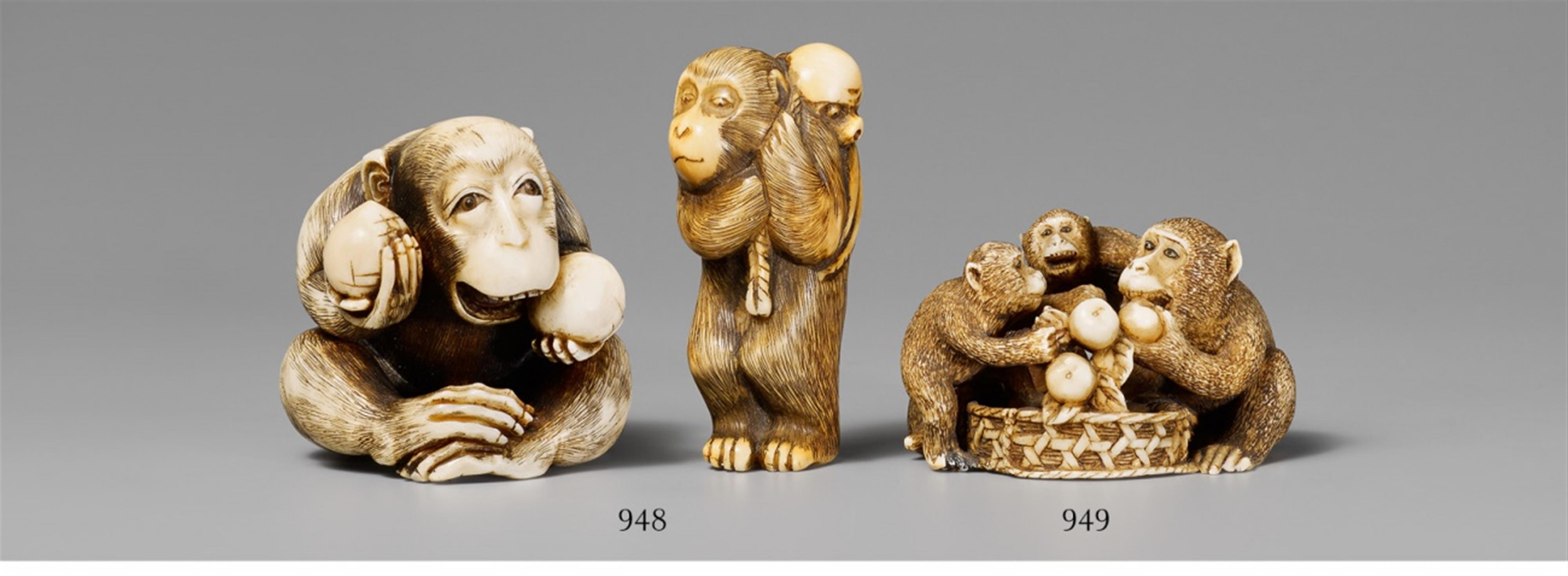 Two ivory netsuke of monkeys. 19th century - image-1