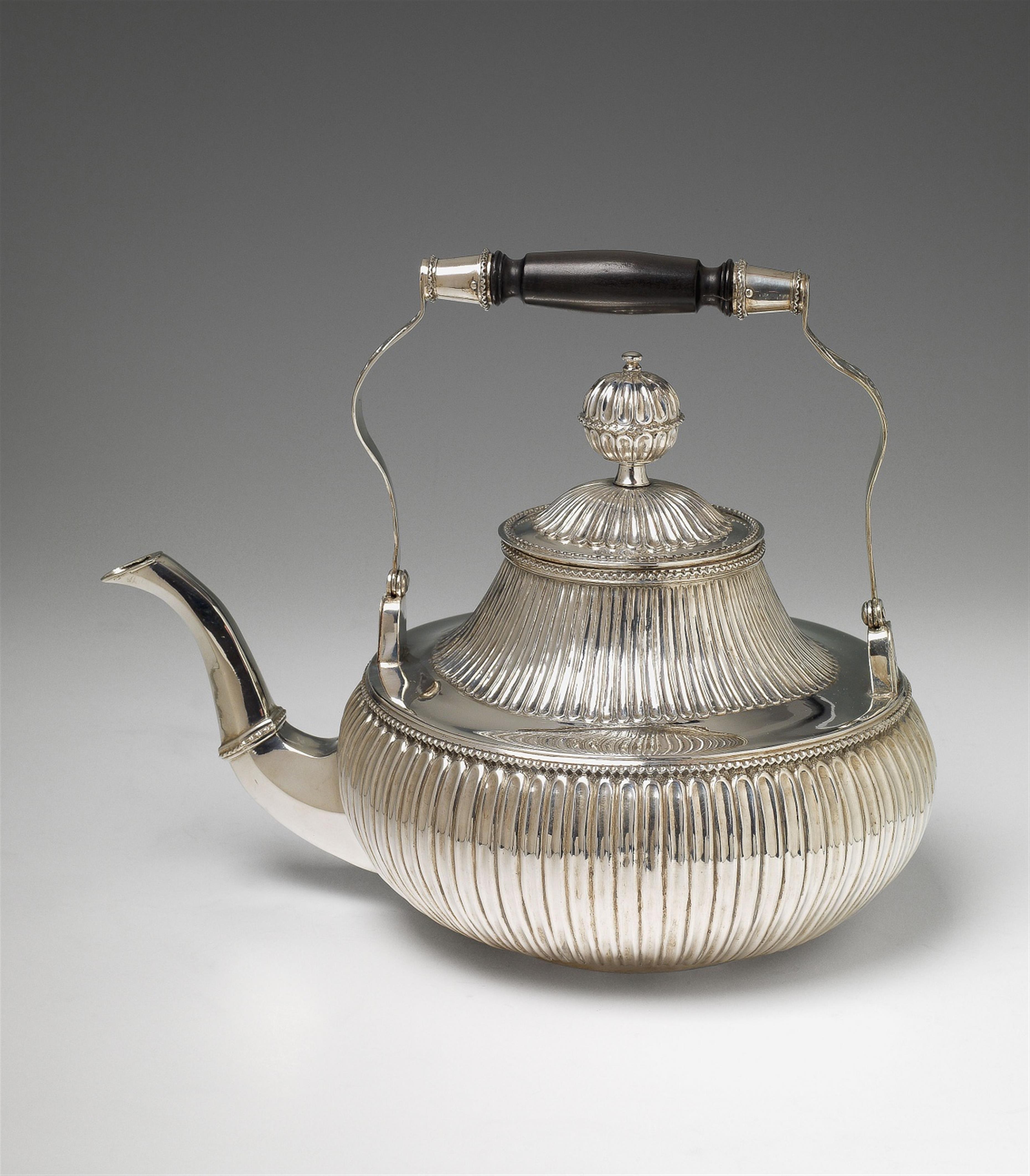 A large Berlin silver tea kettle. Marks of Jean Frédéric Godet, 1821 - 42. - image-1