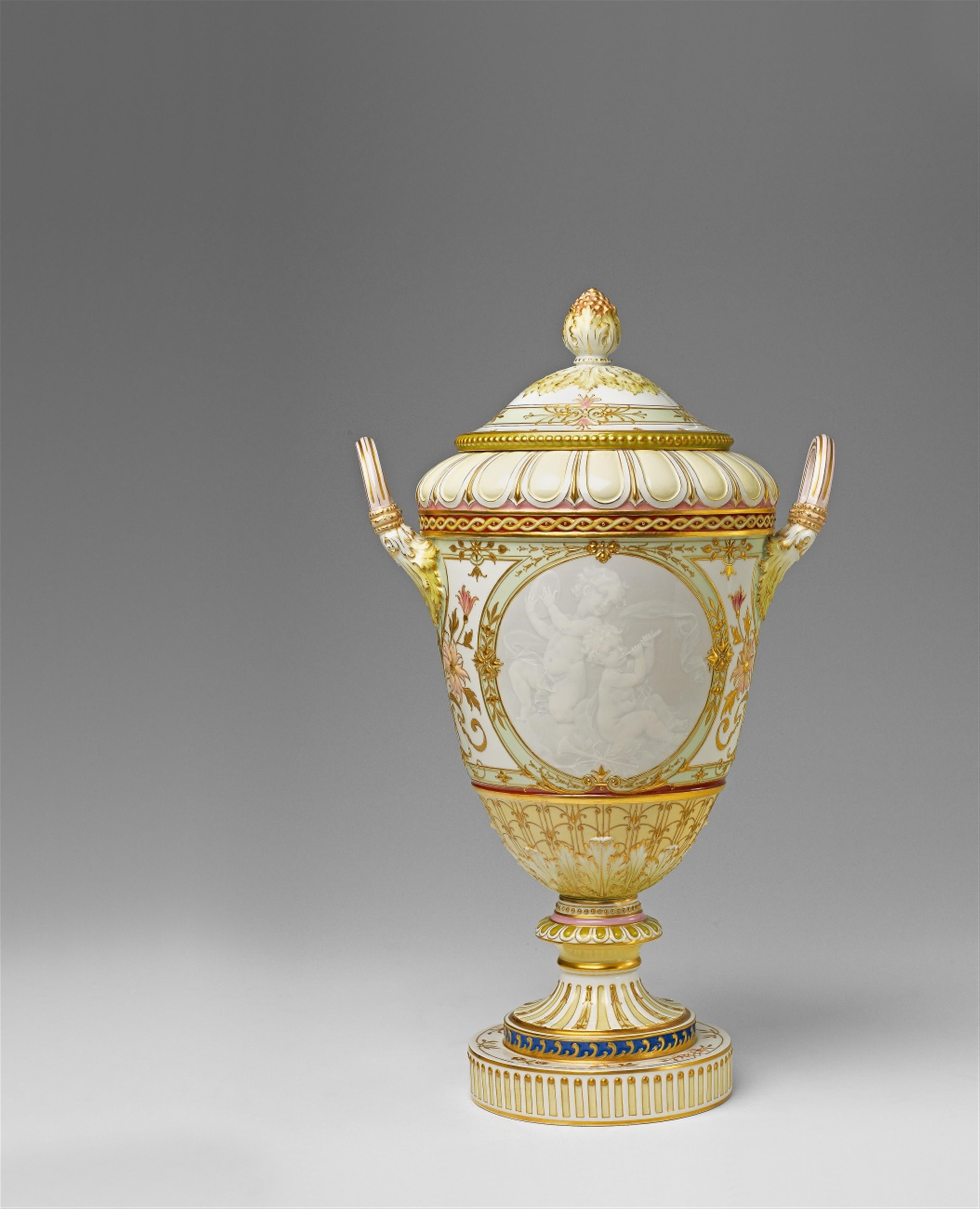Vase mit Pâte-sur-pâte-Malerei - image-2