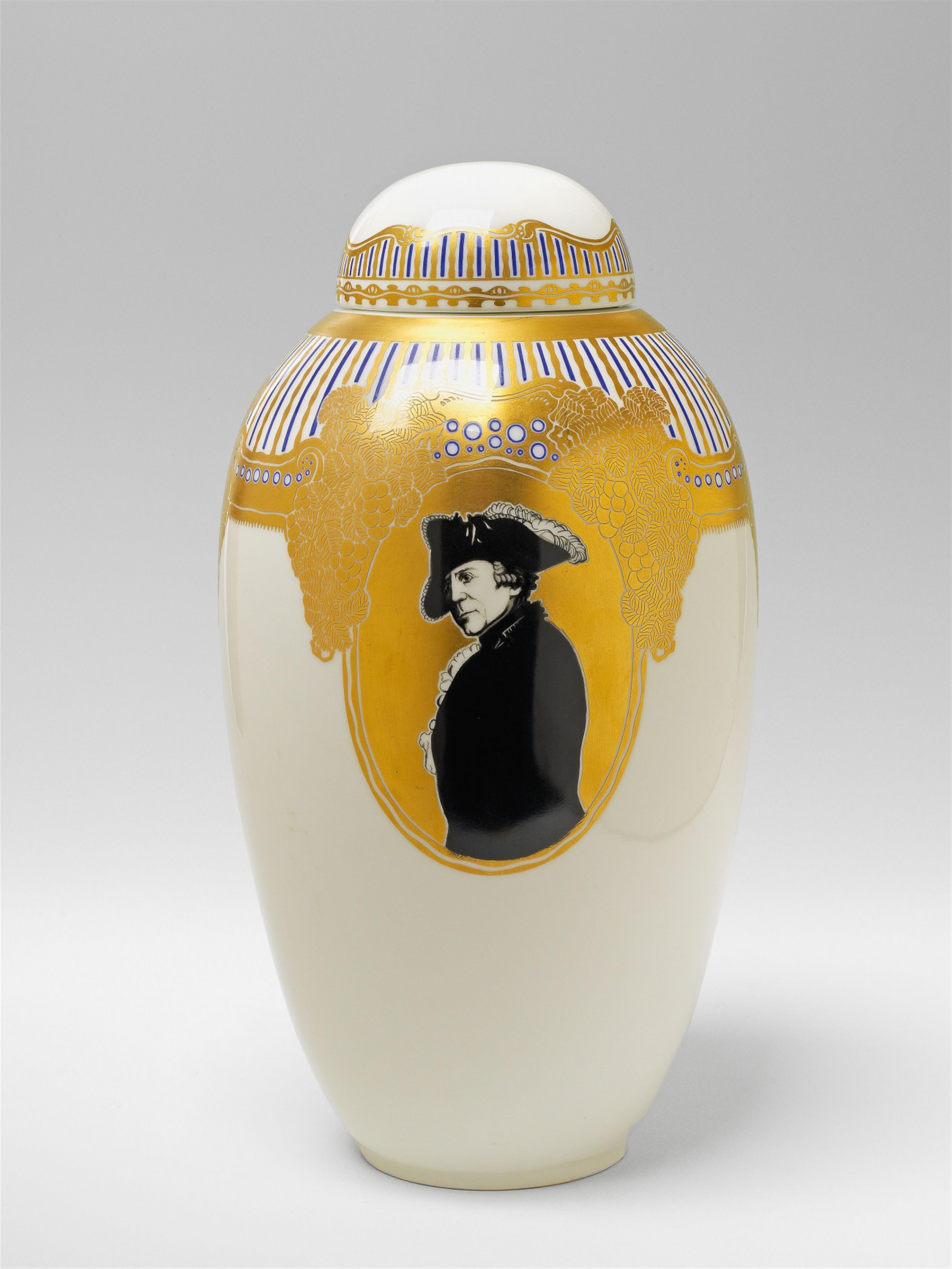 A Berlin KPM porcelain vase with a portrait of Frederick II - image-1