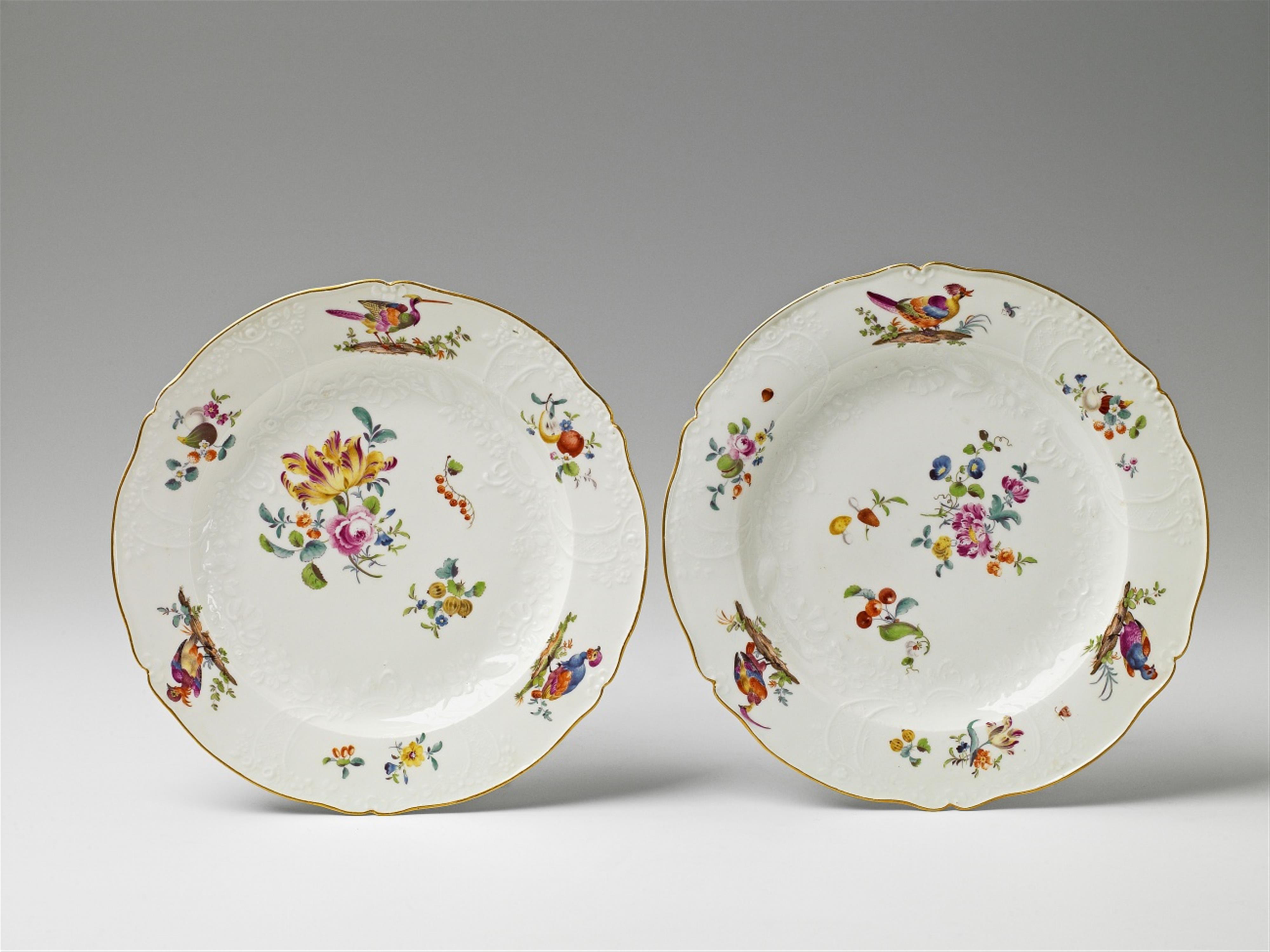 Two Meissen porcelain dinner plates made for Frederick II. - image-1