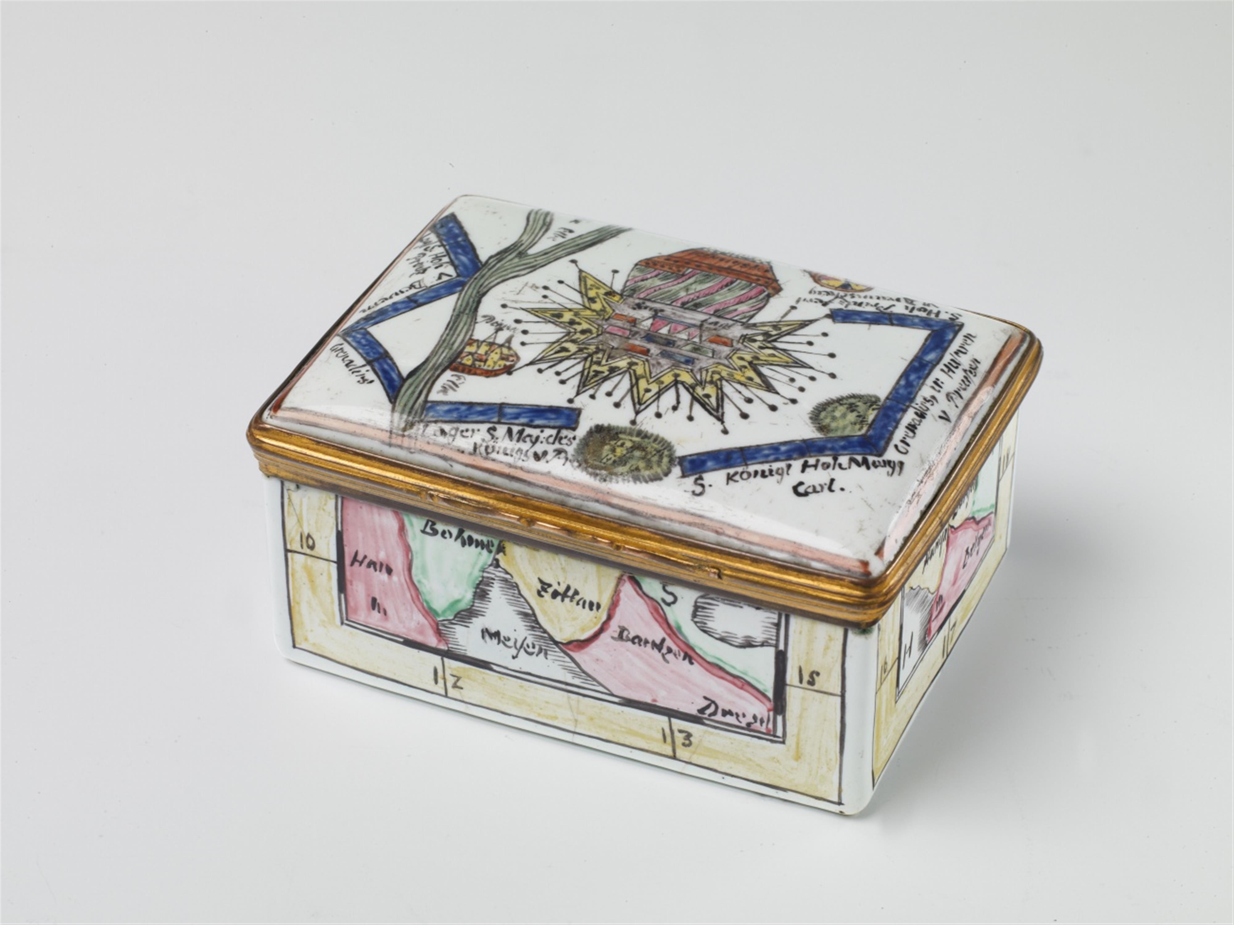 A Frederician gilt copper mounted snuff box with enamel decor - image-1