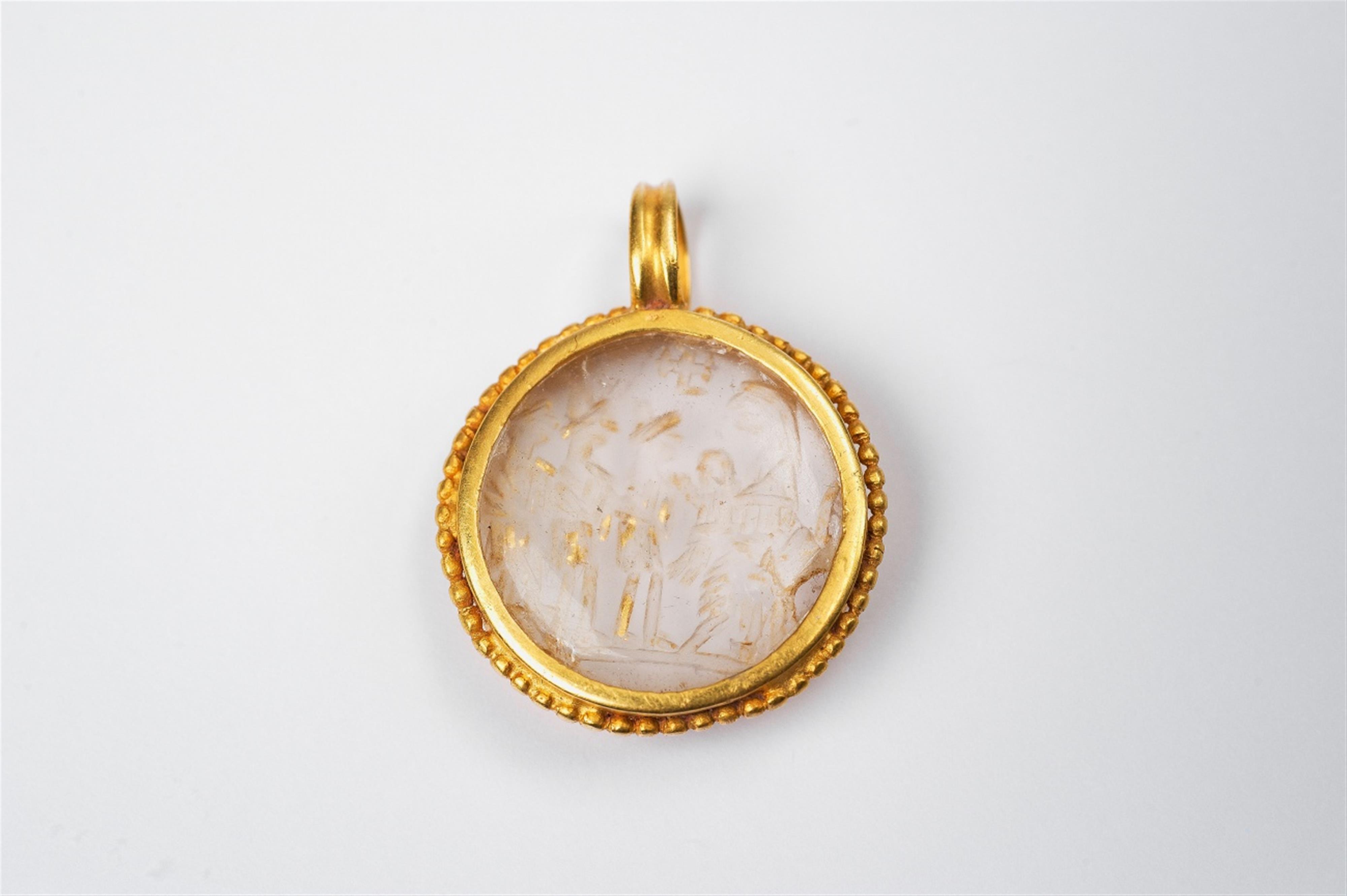 An early Christian gold and rock crystal intaglio pendant - image-1