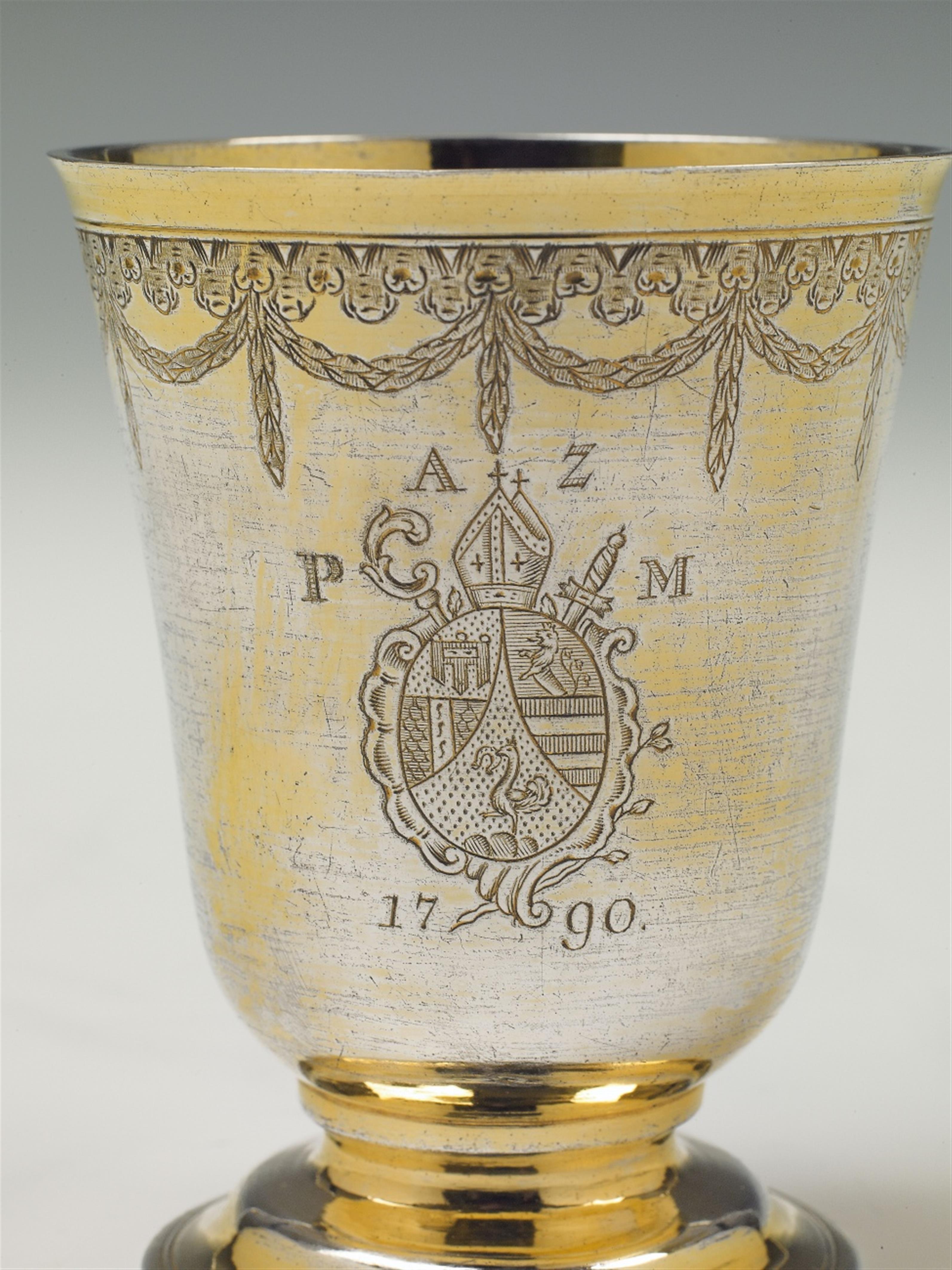 An important pair of Augsburg silver gilt abbot's beakers - image-2