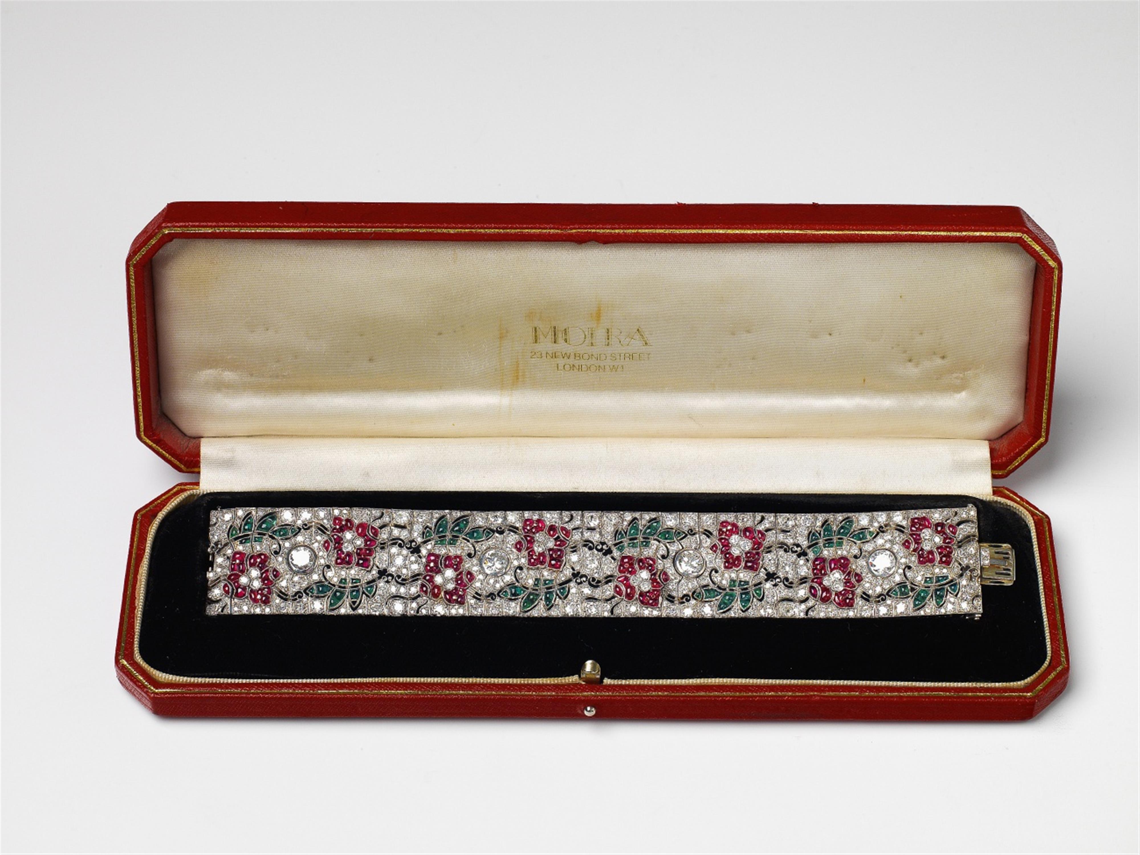 A French platinum, 18k white gold, diamond and gem-set Art Deco bracelet - image-2