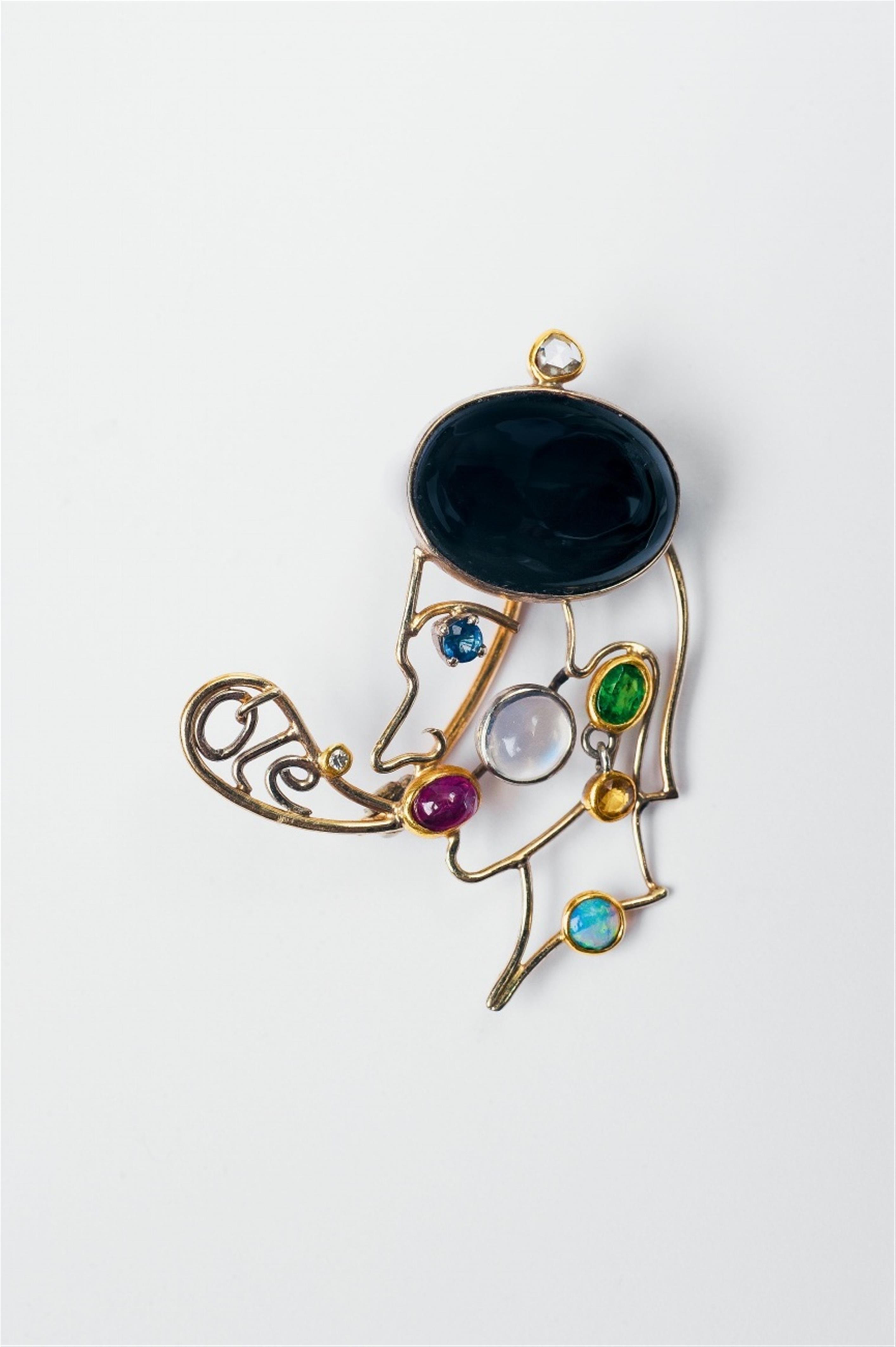 An 18k gold gem-set brooch of a male head with speech bubble by Falko Marx, Cologne - image-1