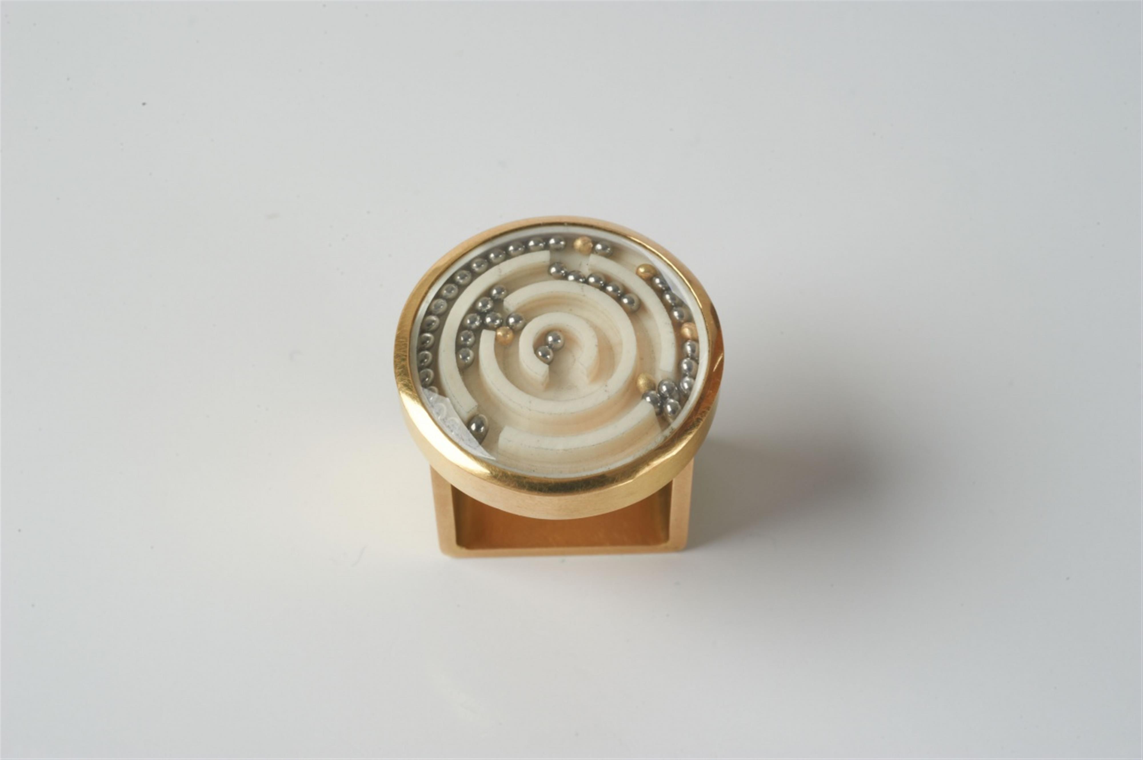 An 18k gold and carved ivory kinetic ring "Labyrinth" - image-1