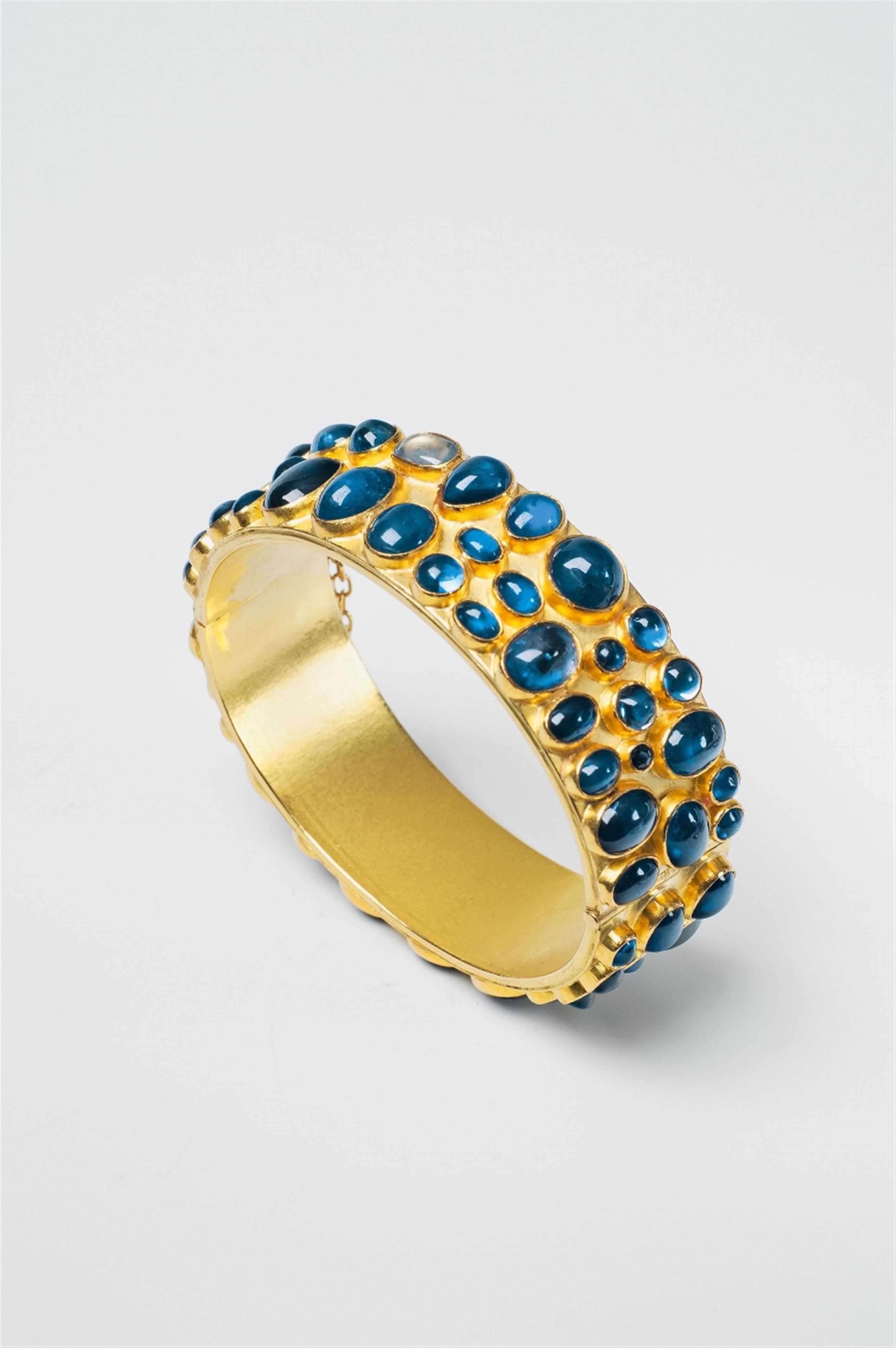 An 18k gold and sapphire bangle by Albert Sous - image-1