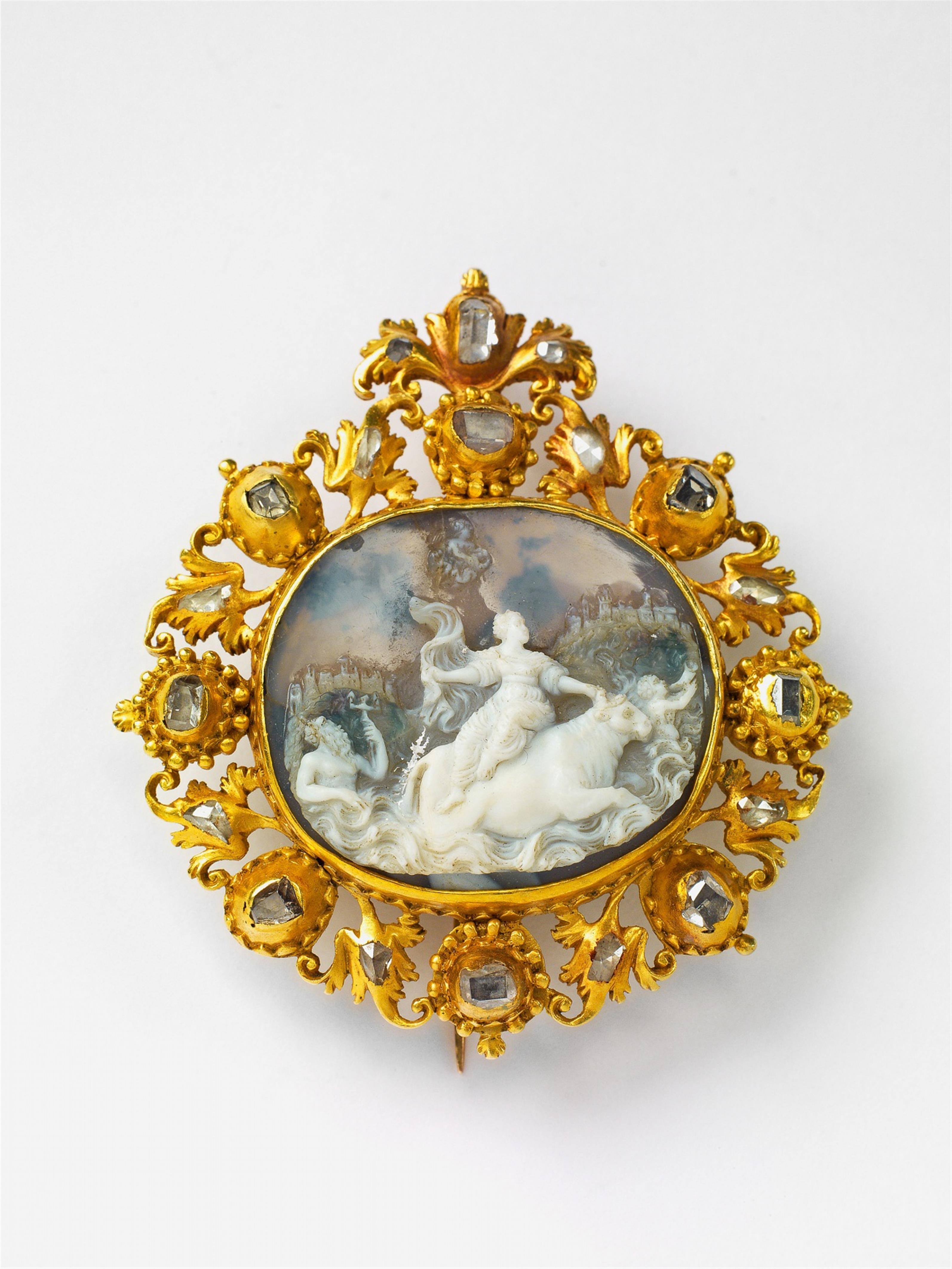 An 18k gold and layered chalcedony cameo brooch with rape of Europa - image-1