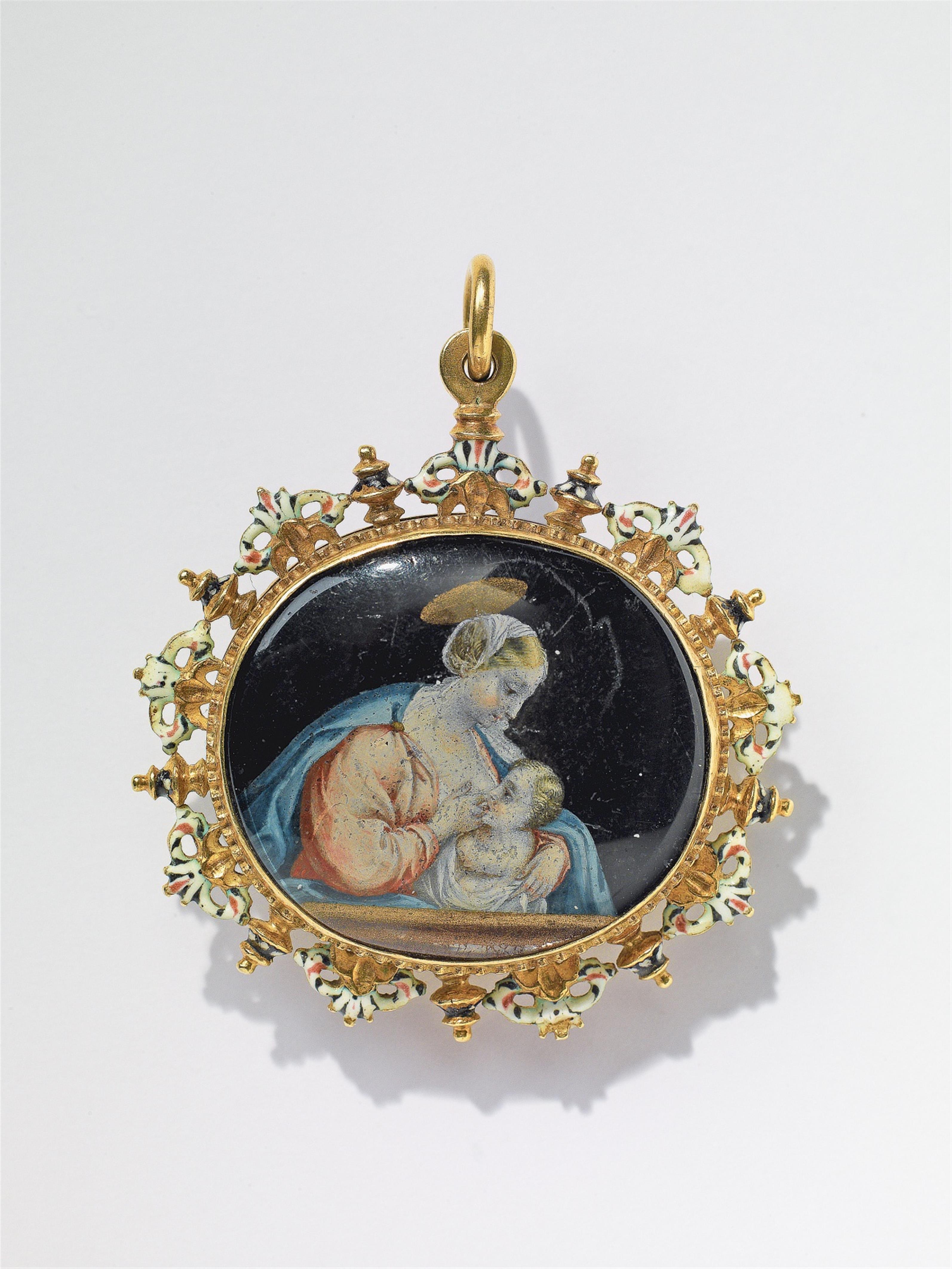 A Spanish gold, enamel and verre eglomisé religious pendant - image-1