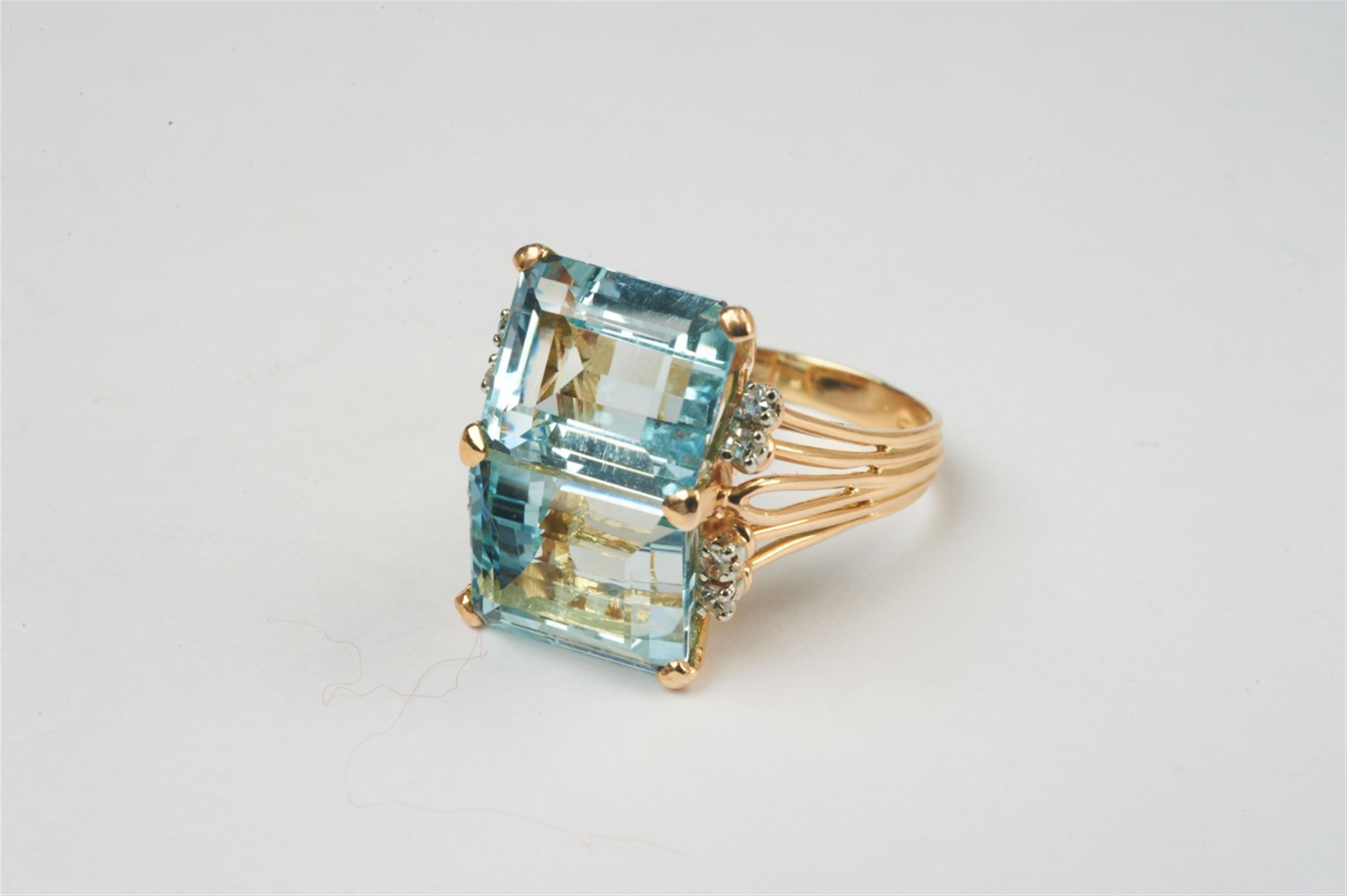 An 18k rose gold and emerald-cut aquamarine ring - image-1