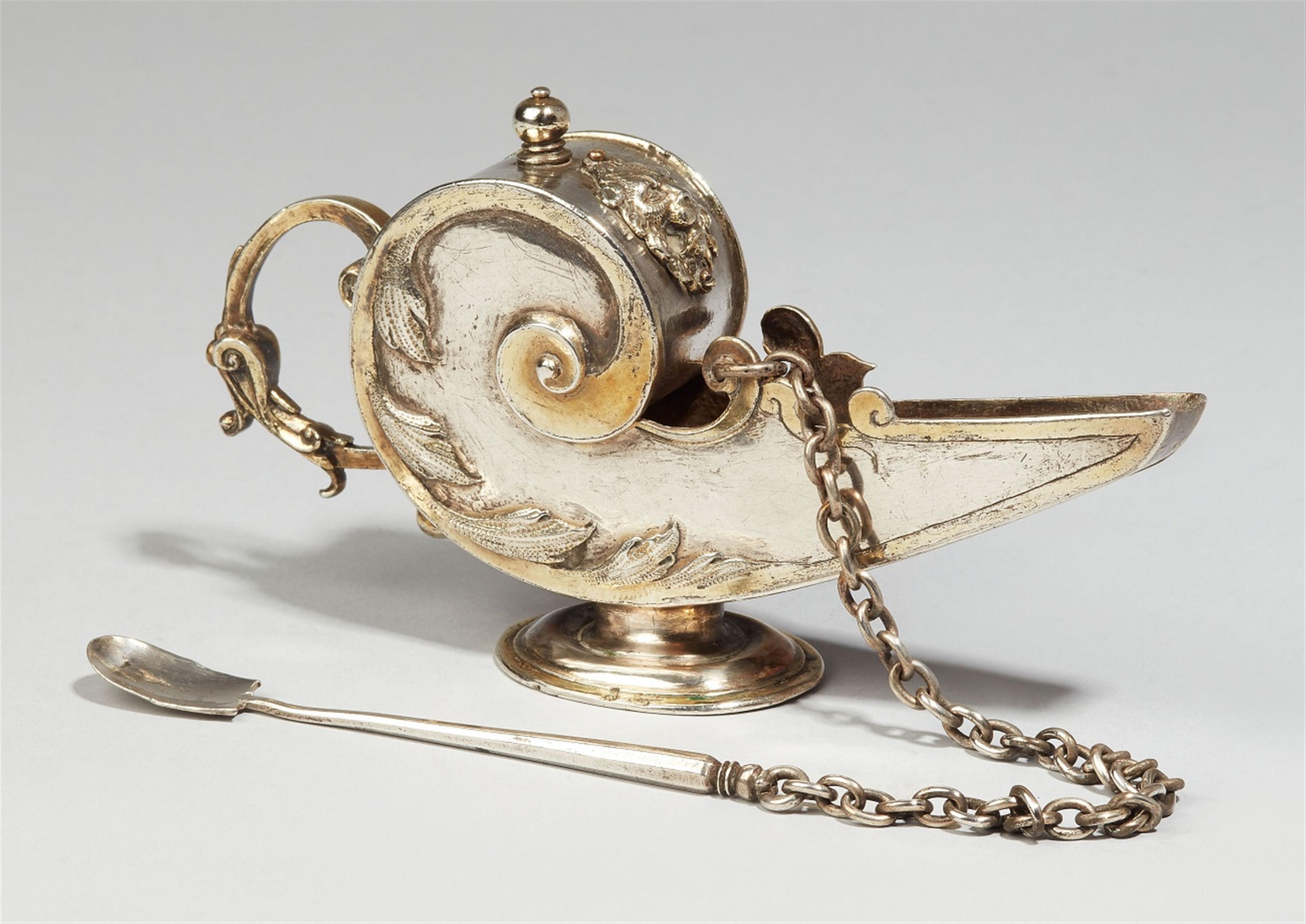 A small Augsburg partially gilt silver incense boat. With a little spoon on a chain. Presumably with marks of Hans Fend, 1632 - 35. - image-1