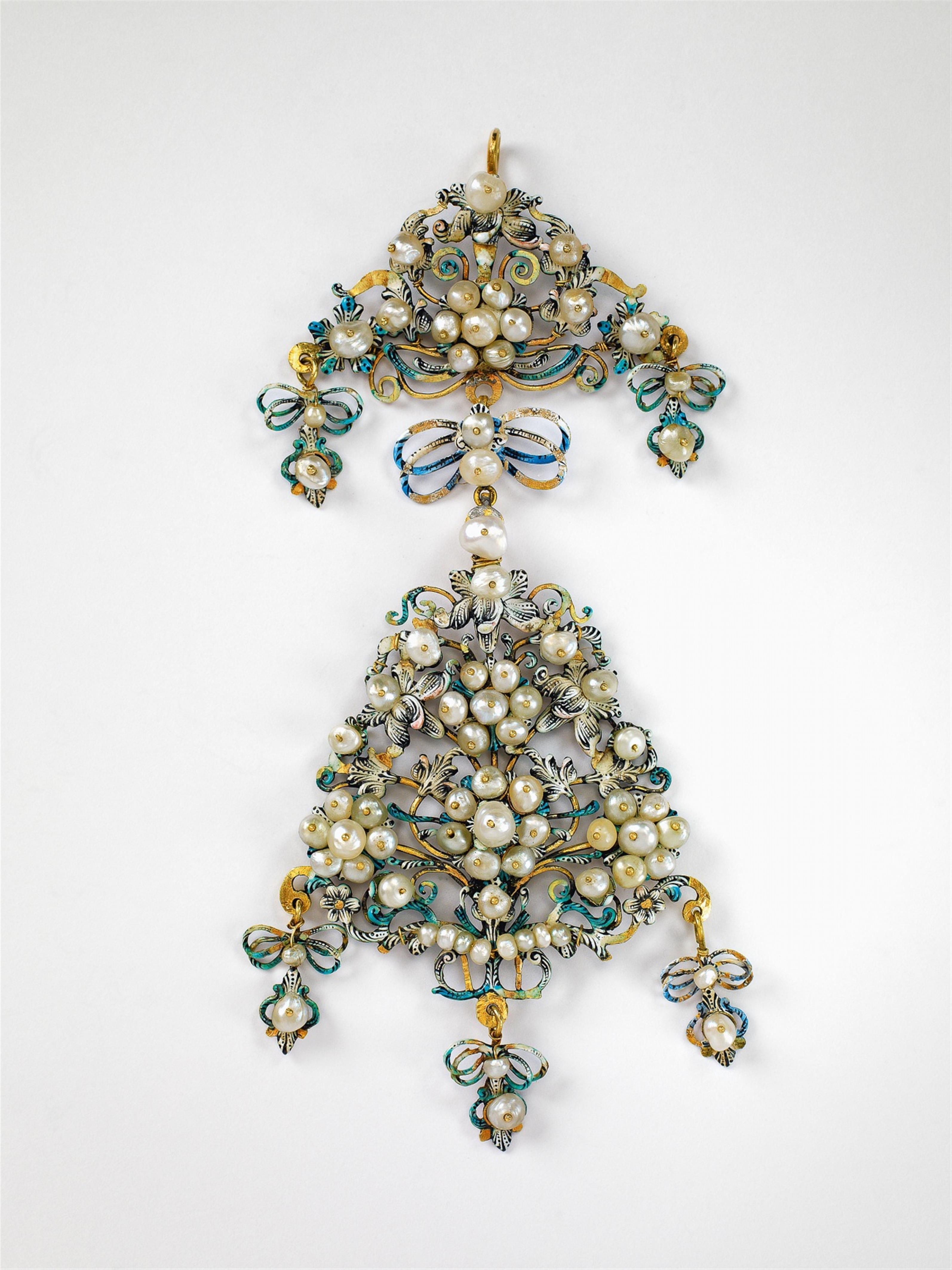 An 18k gold, enamel and pearl Baroque corsage pendant - image-1