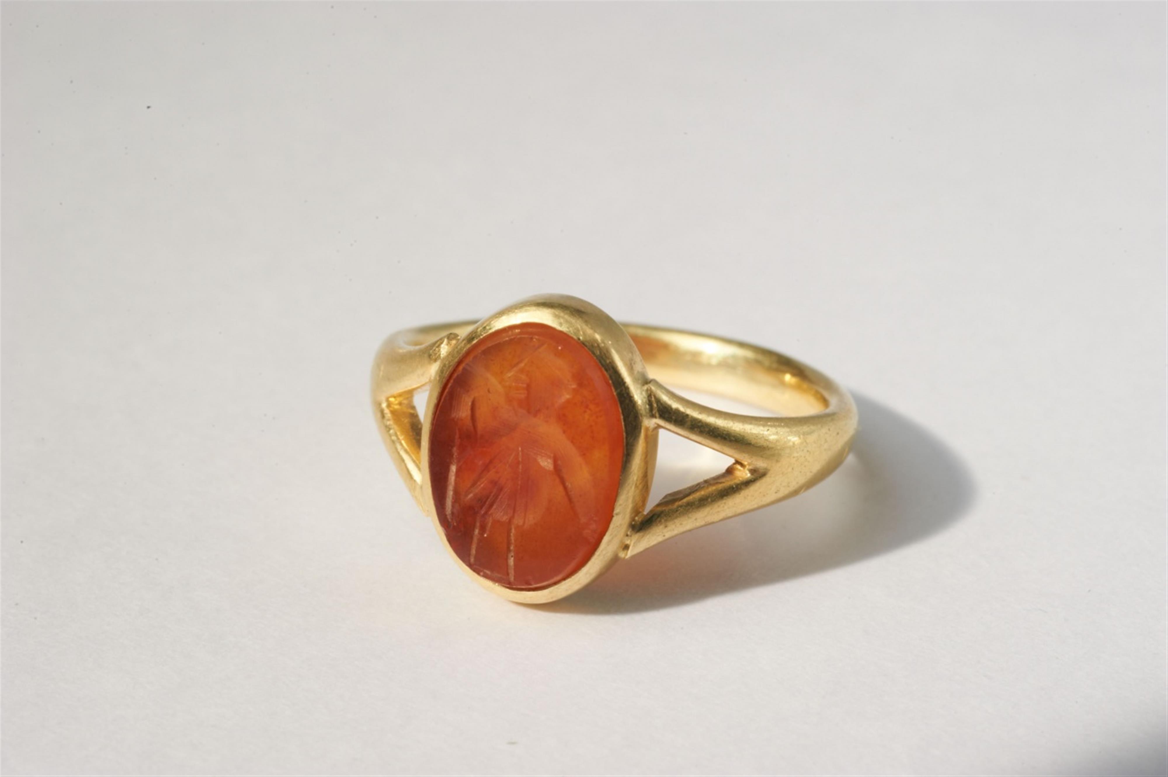 A 14k gold early Christian carnelian intaglio ring - image-1