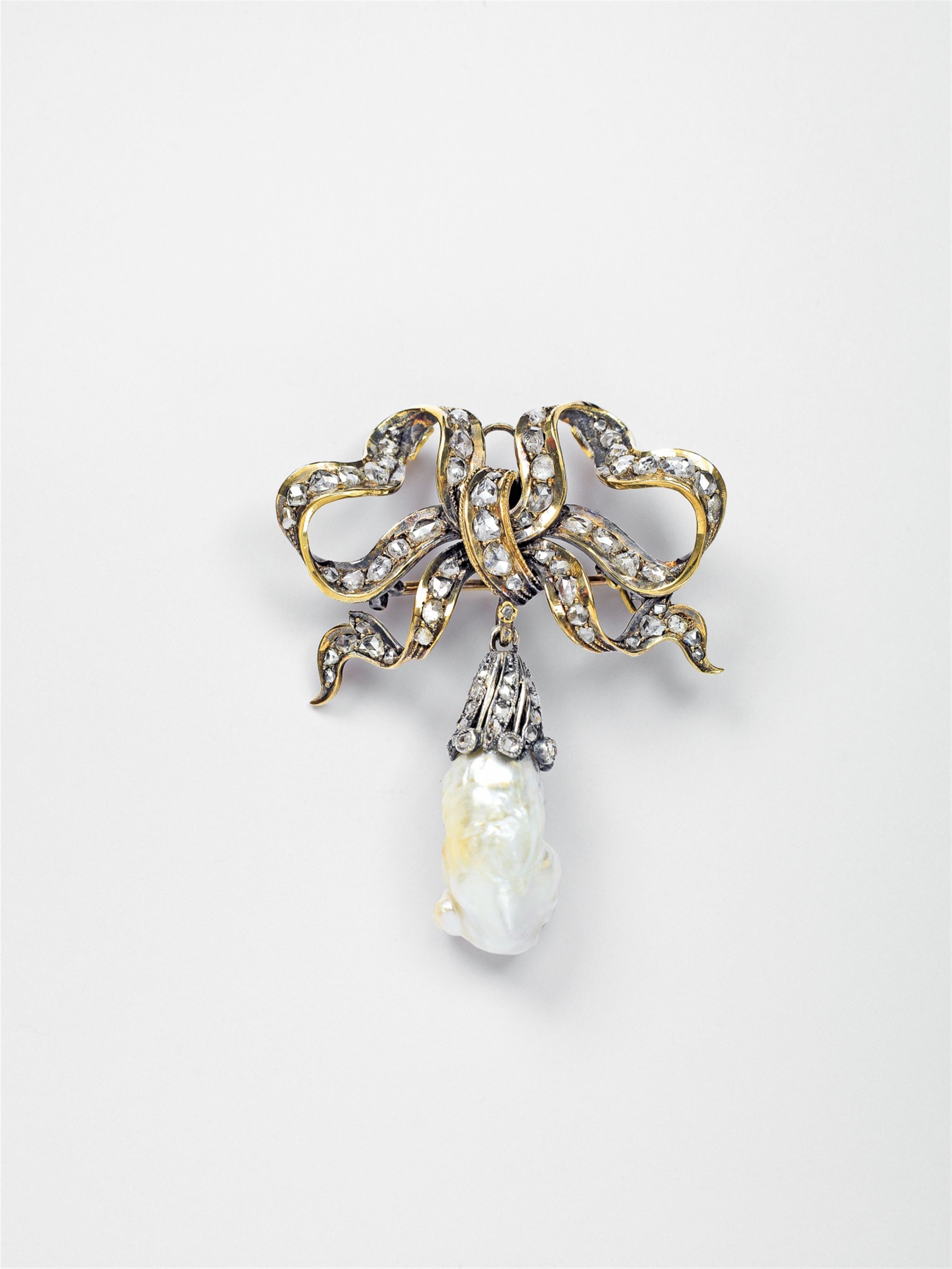 A 14k gold, silver and diamond bow brooch with a baroque Oriental pearl pendant - image-1