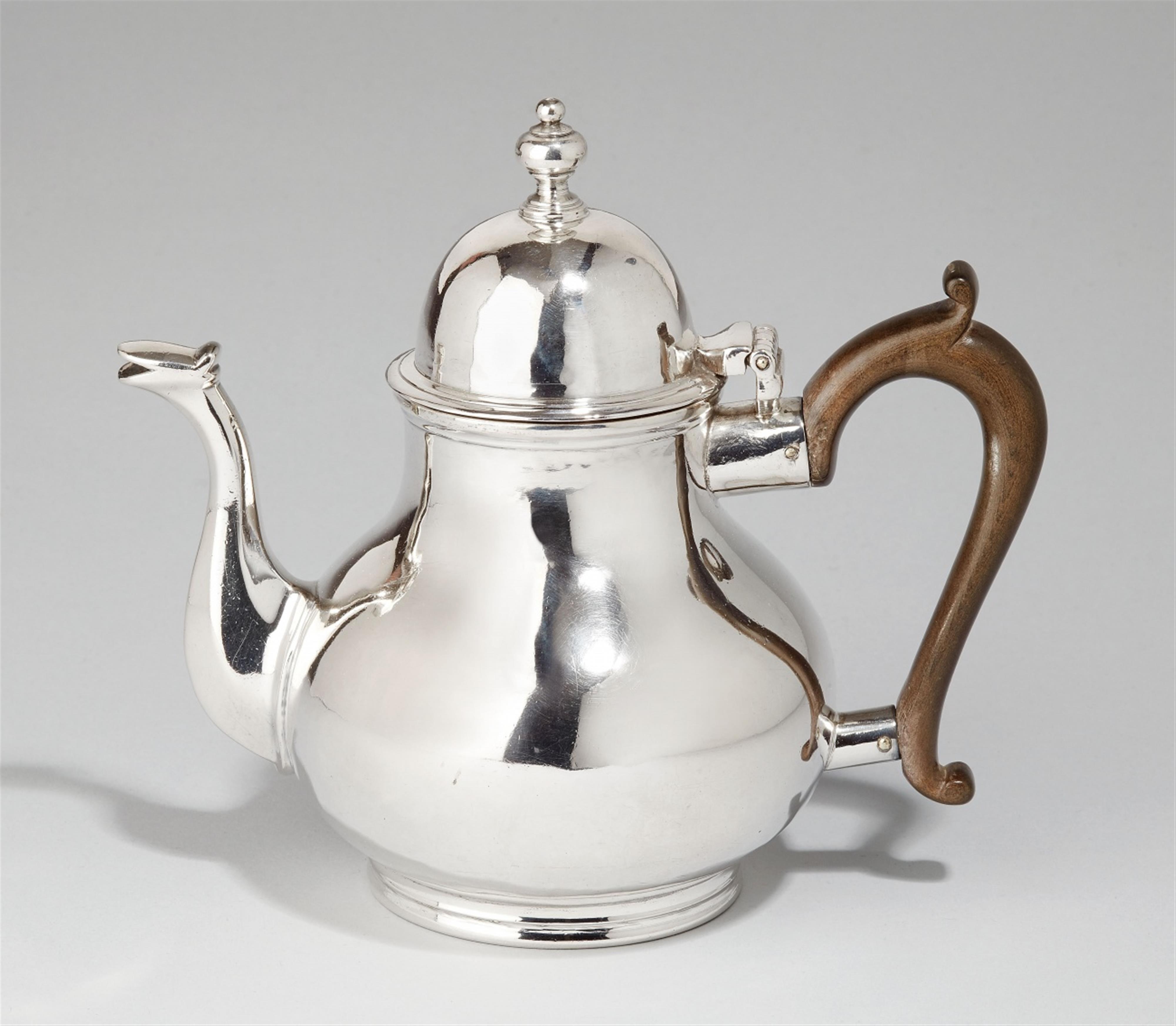 A George I London silver teapot. Marks of John Pero, 1718. - image-1