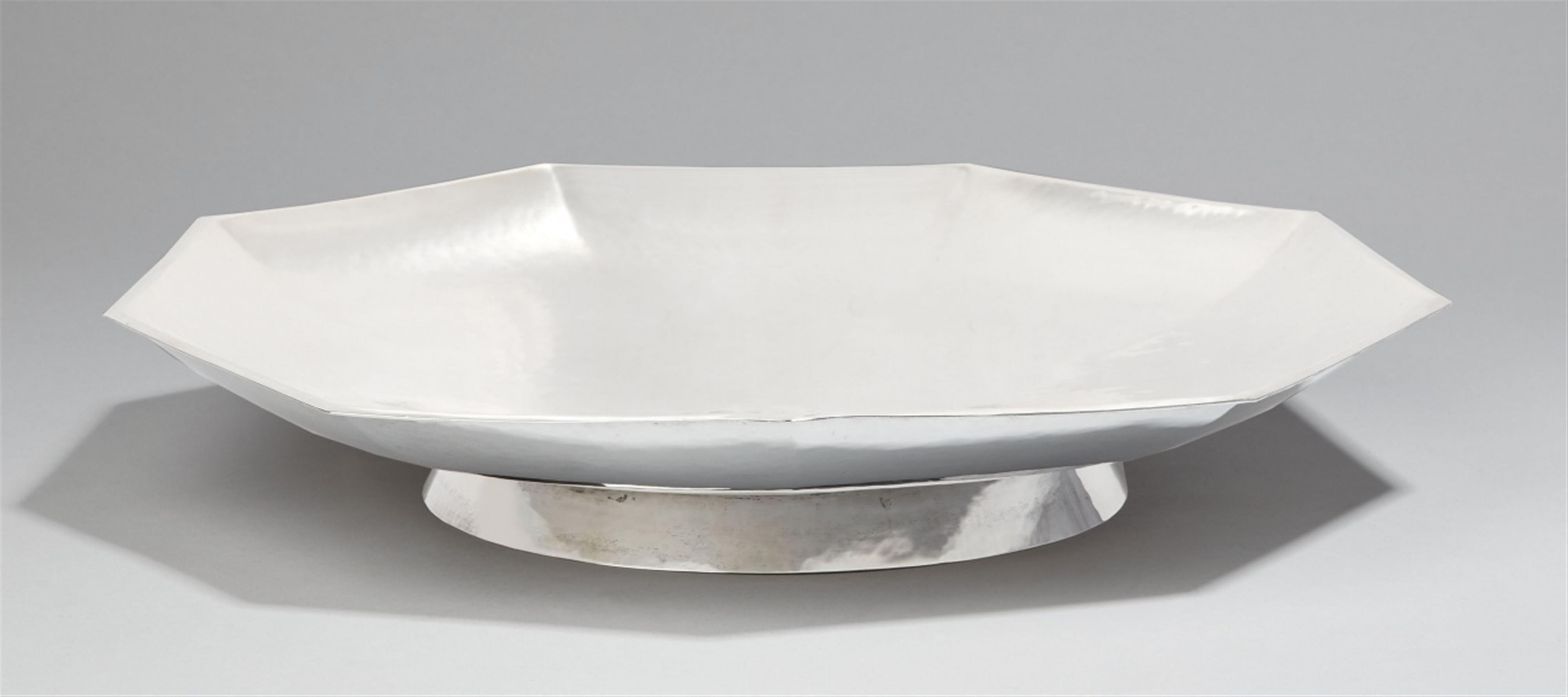A large Schwäbisch Gmünd Art Deco silver dish. Marks of Jakob Grimminiger, ca. 1930. - image-1