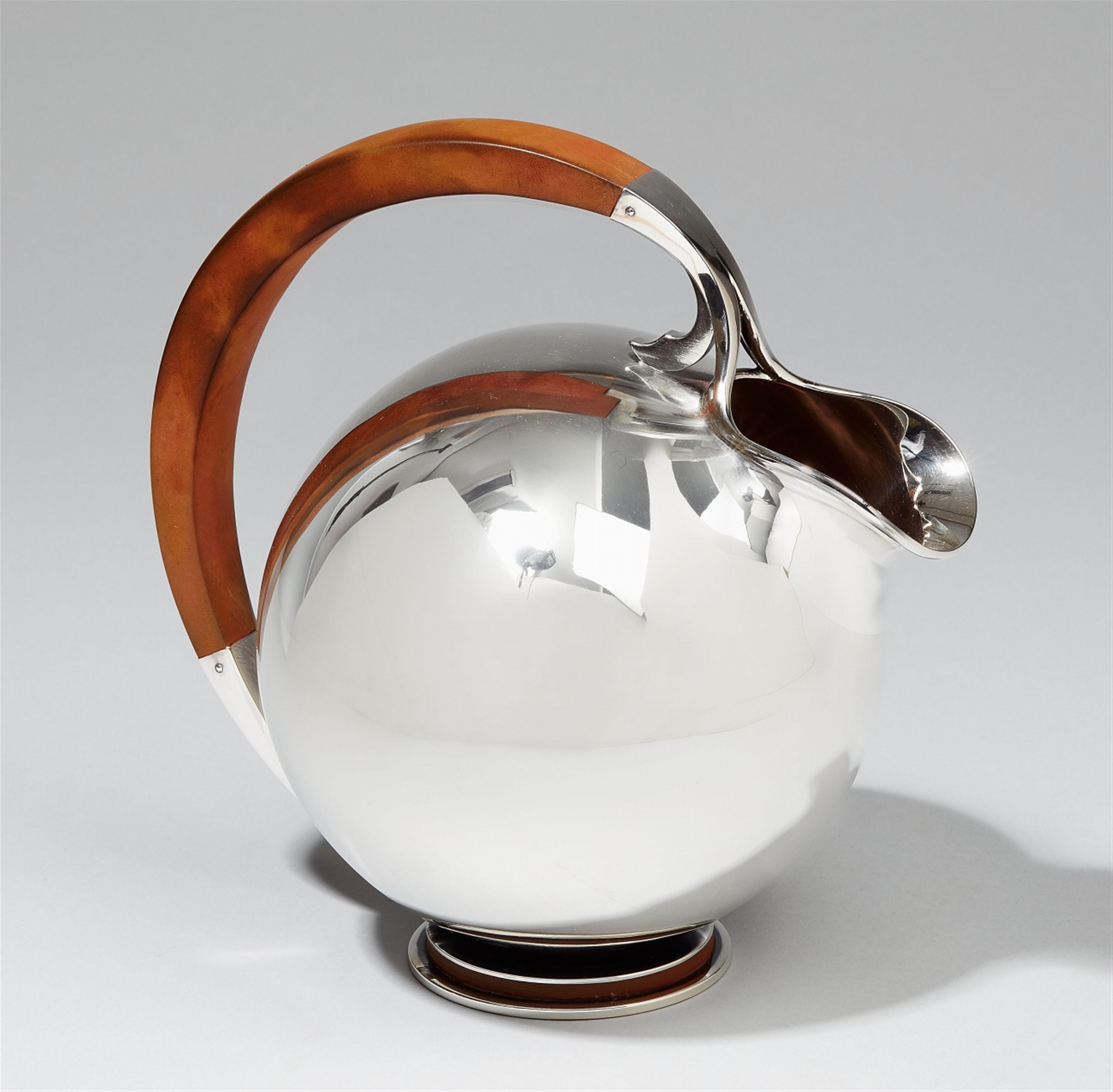 An Aarhus silver water pitcher. The handle of bakelite. Marks of A. F. Rasmussen, ca. 1950 - image-1