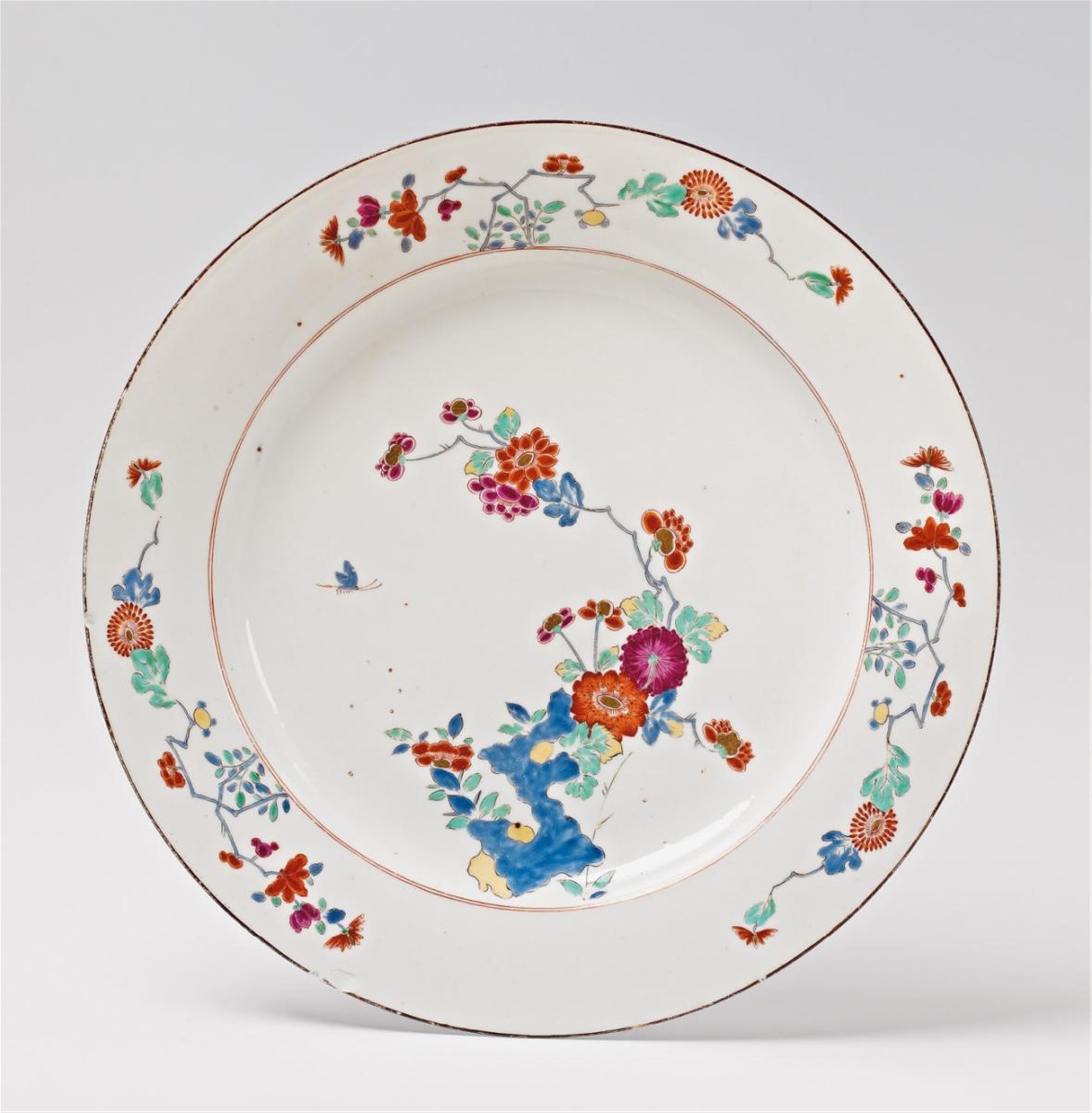 A Meissen porcelain dish decorated in the Kakiemon style with gilding. - image-3