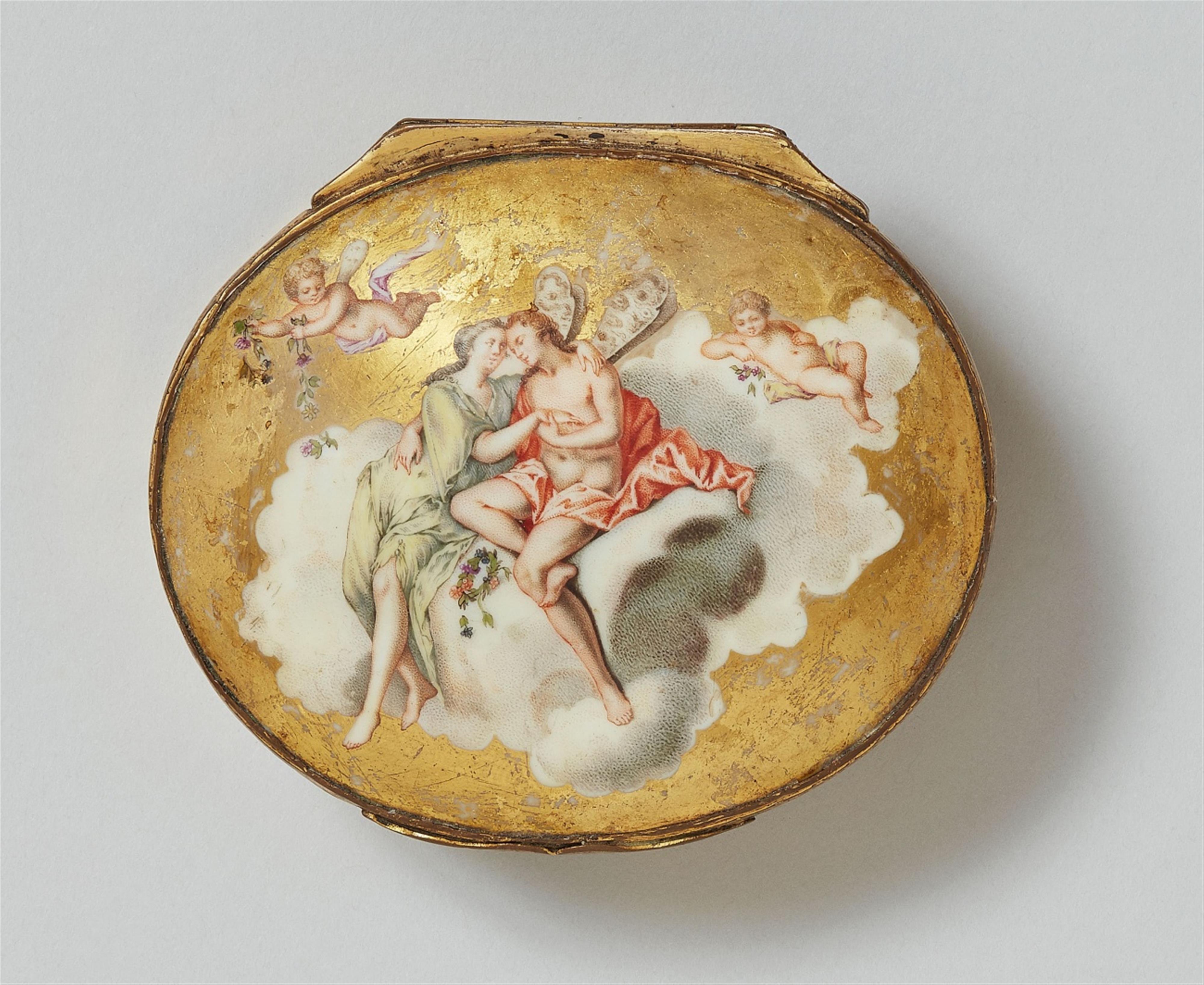 A porcelain snuff box decorated with Cupid and Psyche - image-1