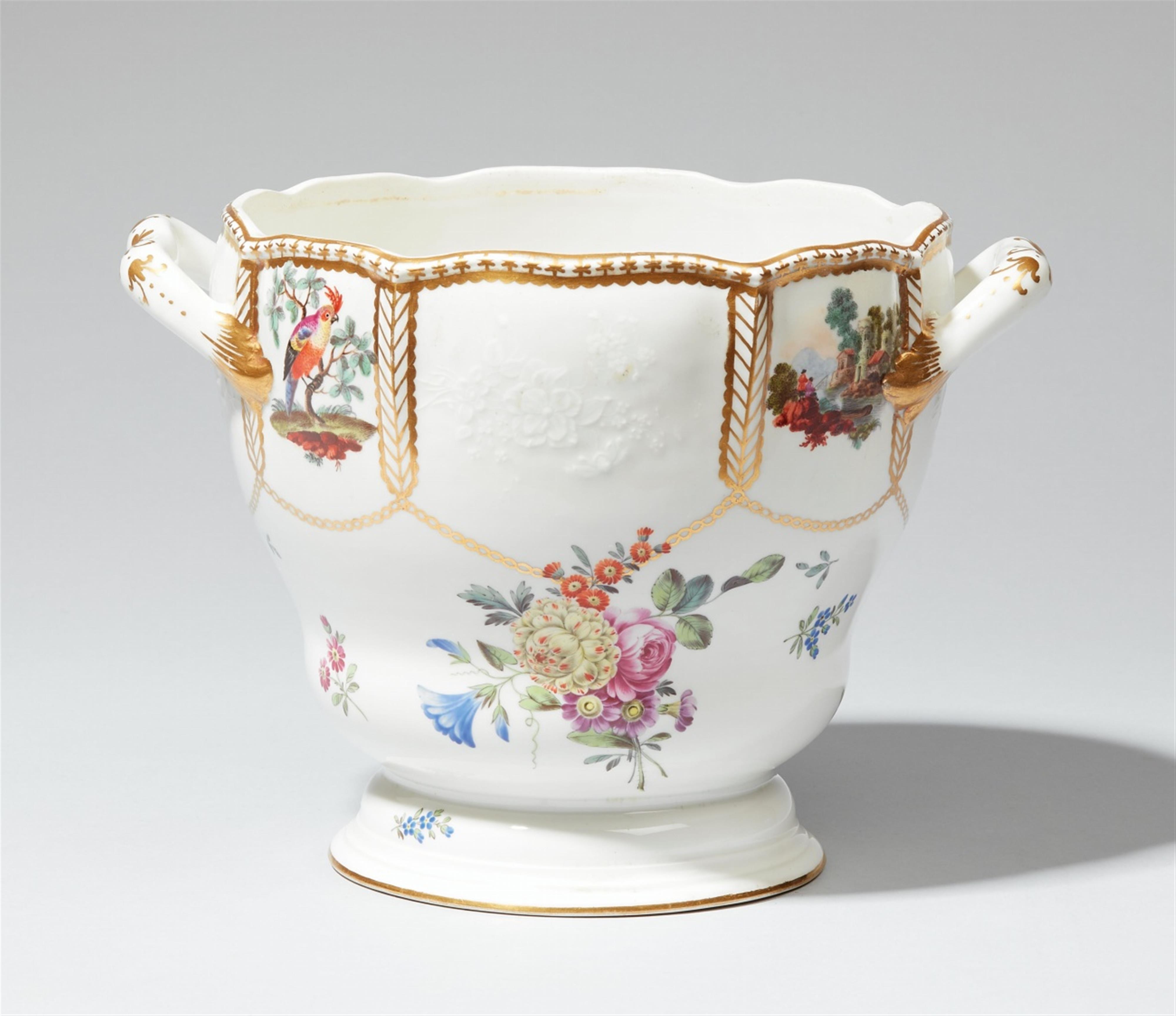 A Frankenthal porcelain tureen from the subsequent order of the first Mannheim court service - image-1