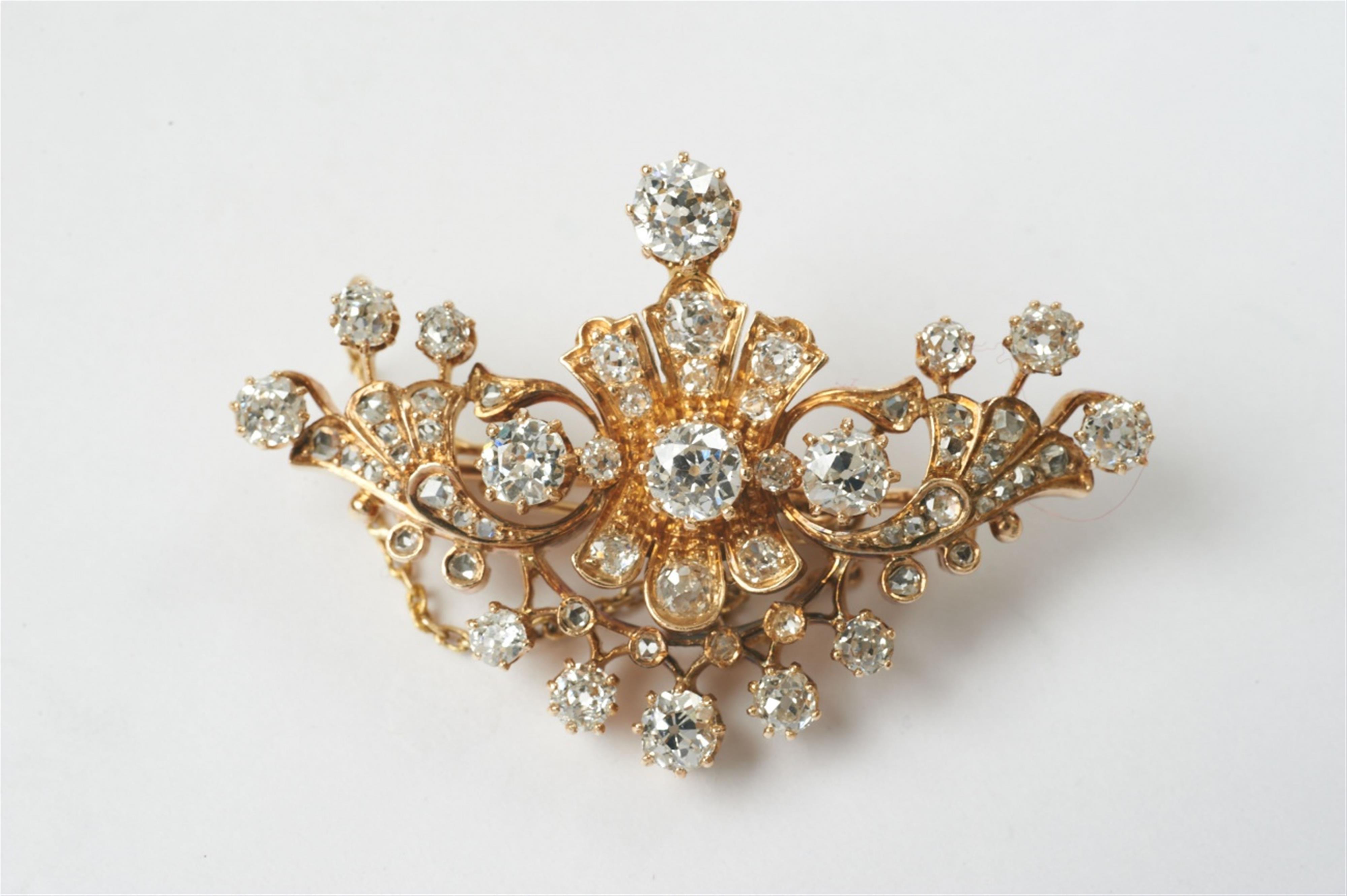An 18k red gold and diamond Belle Epoque brooch - image-1