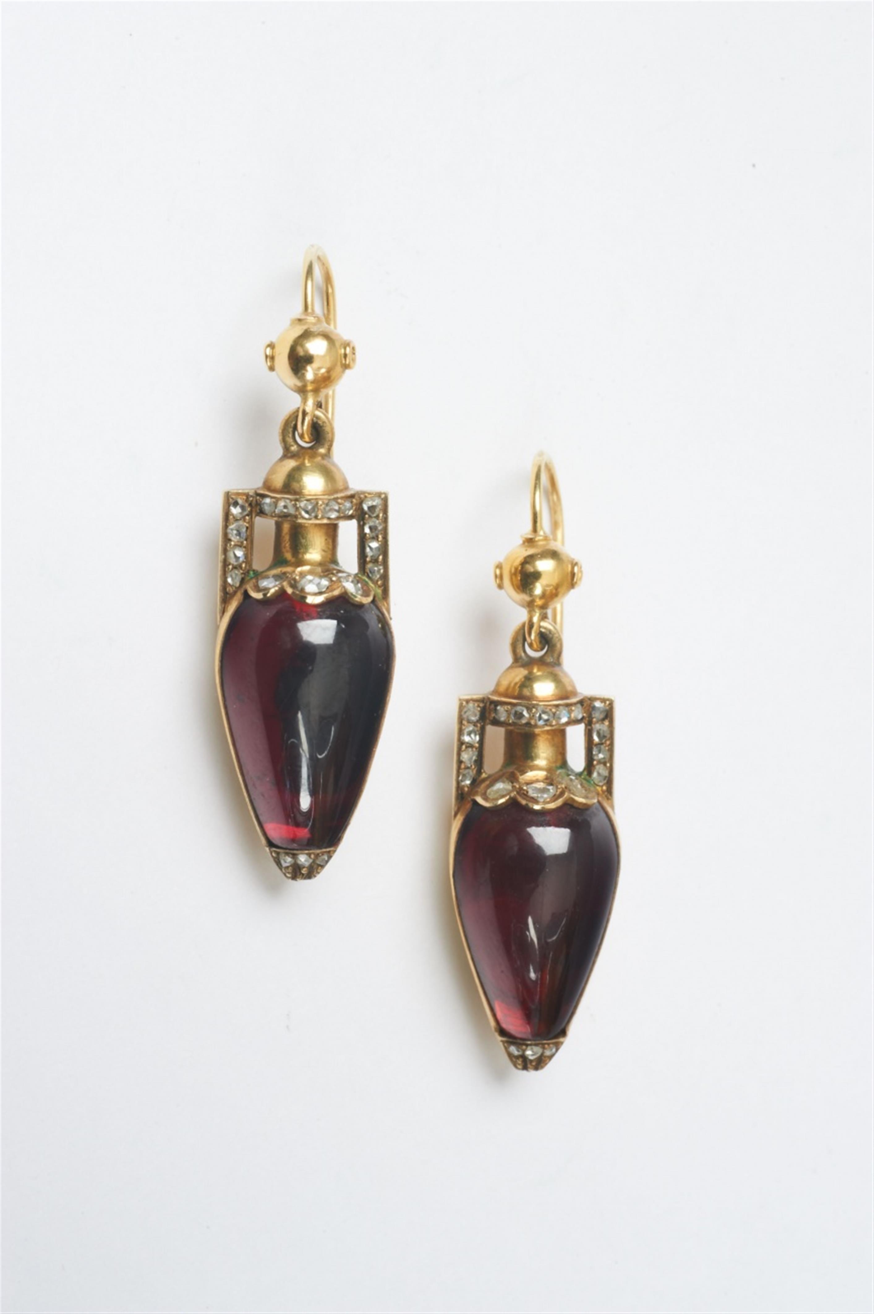 A pair of 18k gold, diamond and carbuncle pendant earrings - image-1