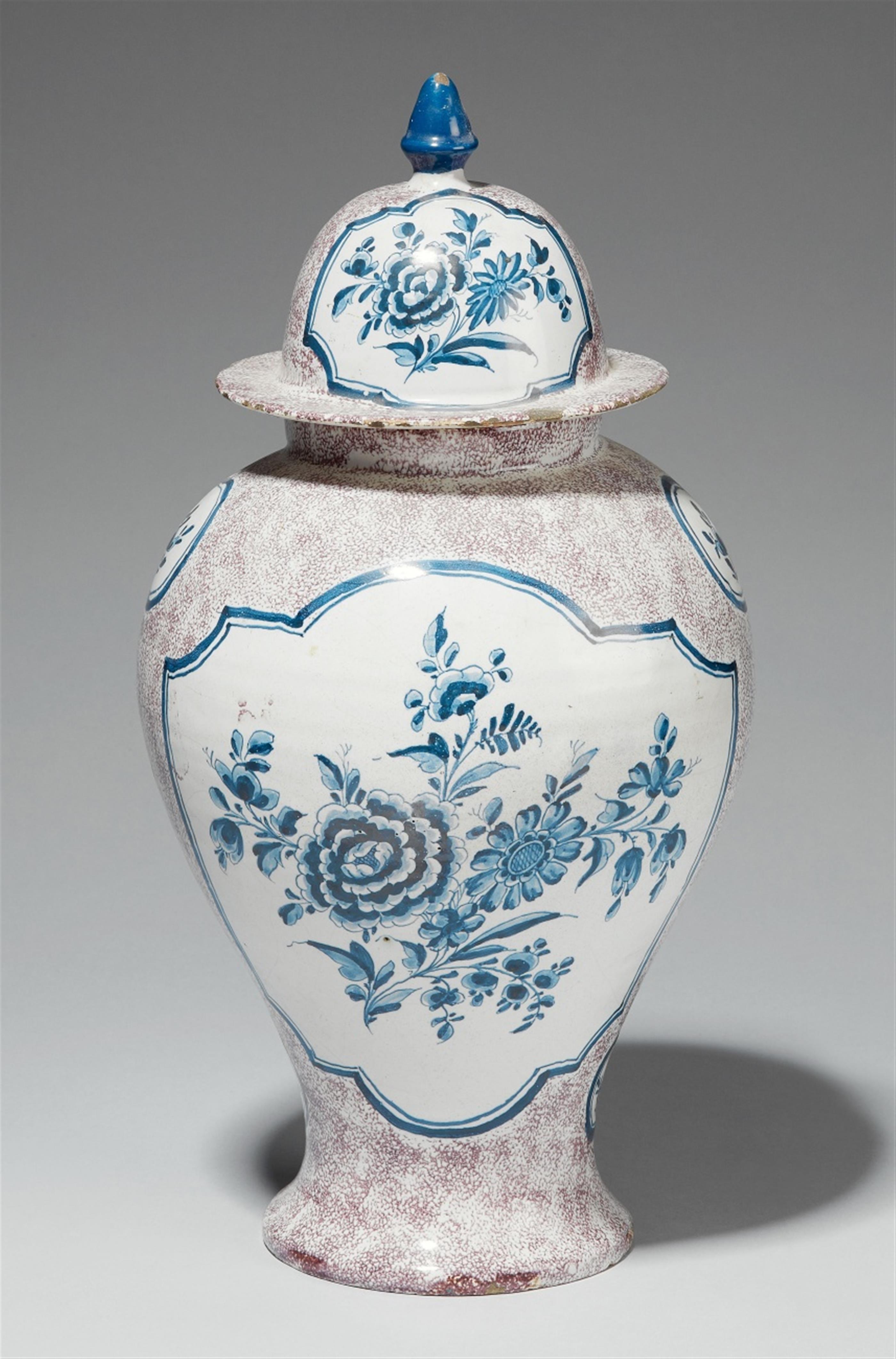 A Fulda faience vase and cover with floral decor - image-1