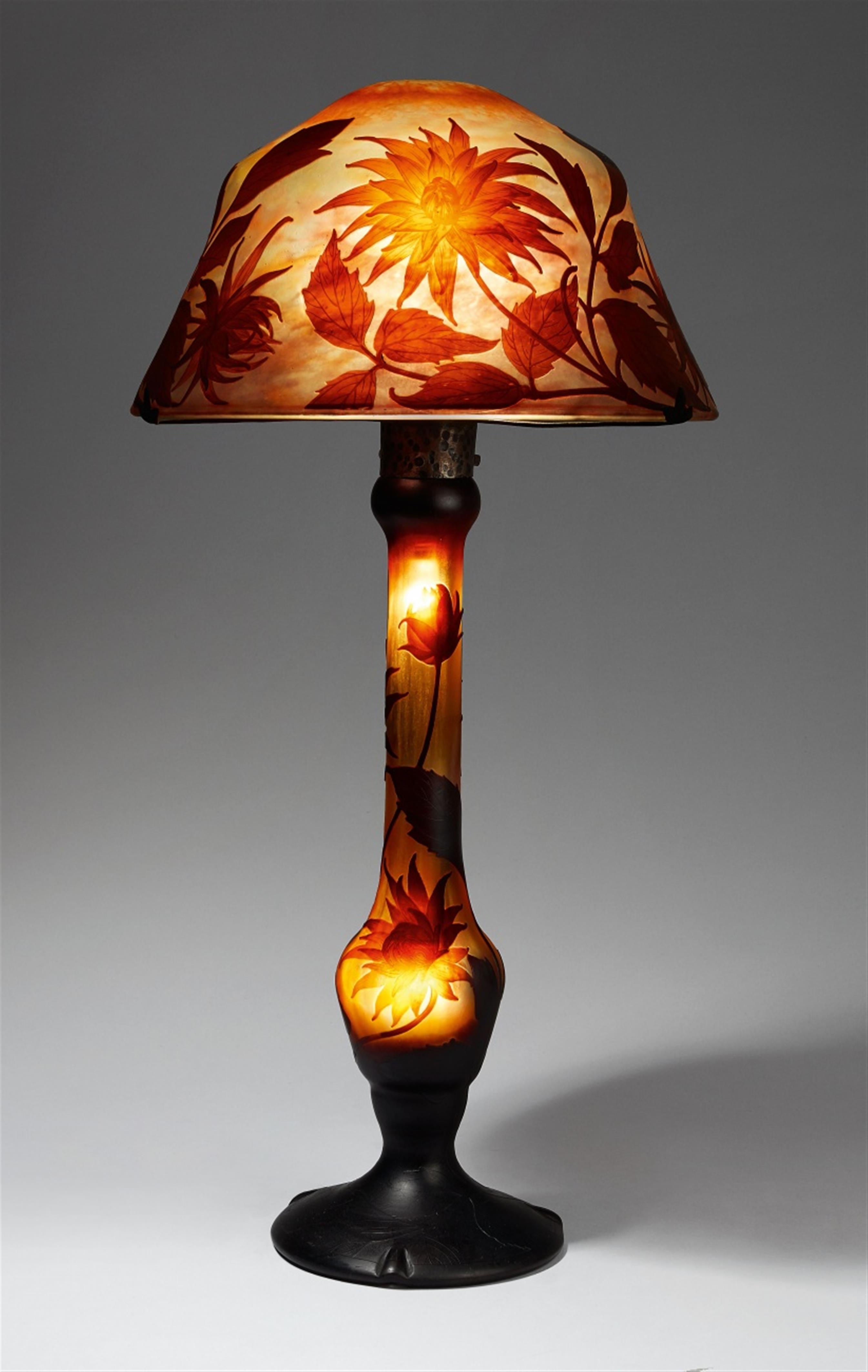 A Daum Frères "dahlia" etched overlay glass table lamp - image-1
