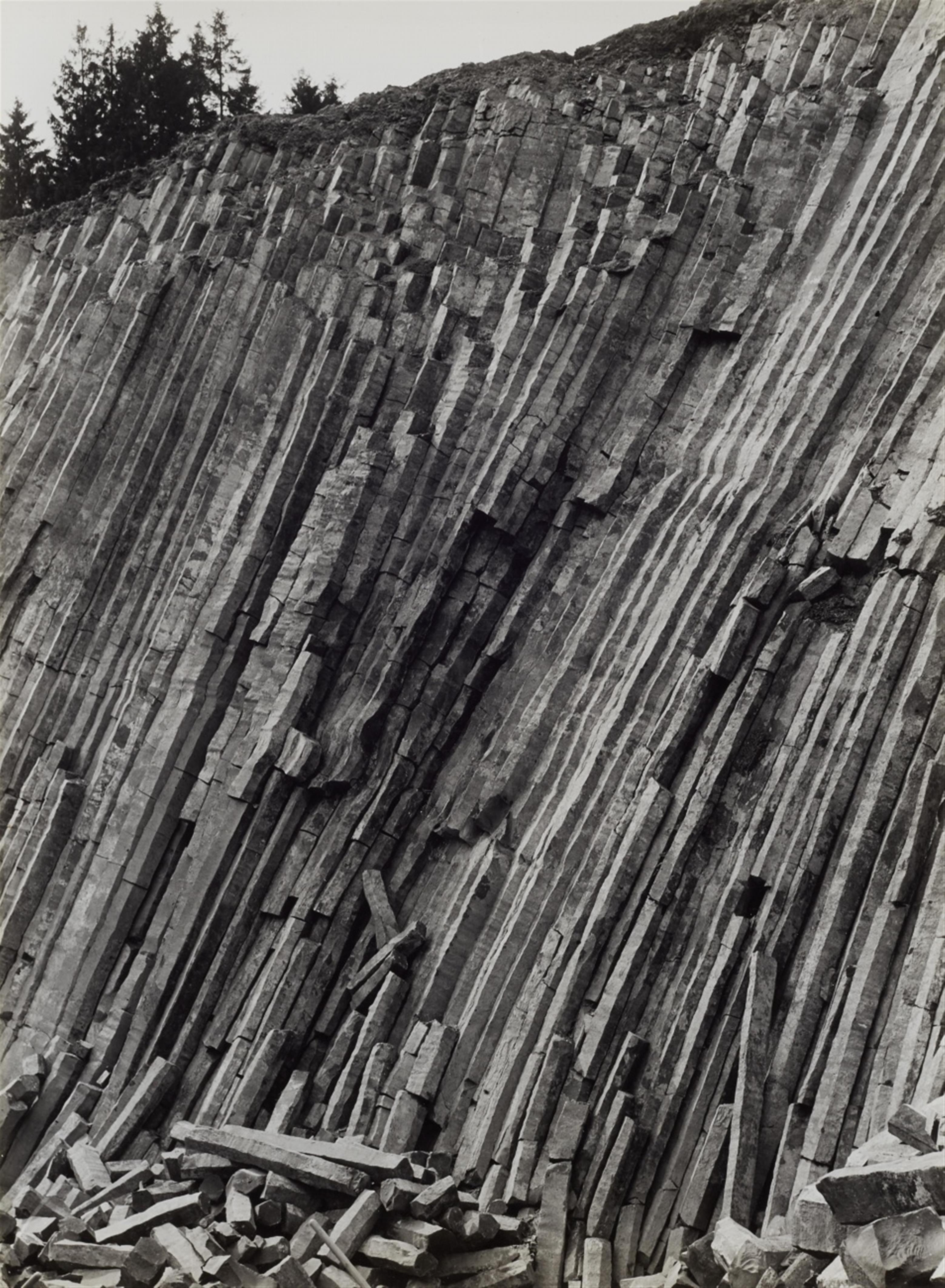 Albert Renger-Patzsch - Basalt in der Eifel (aus der Serie: Gestein) - image-1