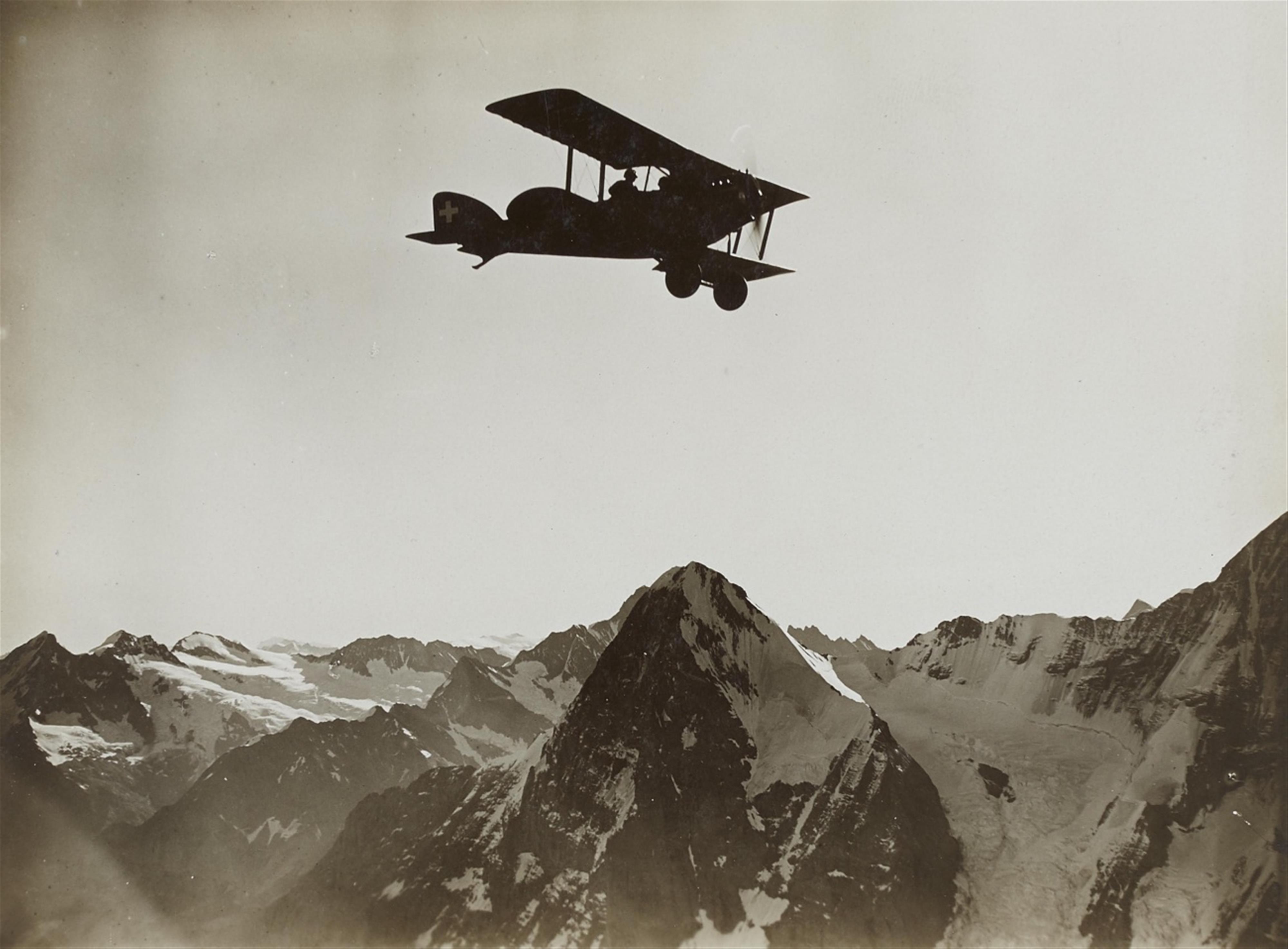 Walter Mittelholzer - Flugzeug über dem Eiger - image-1