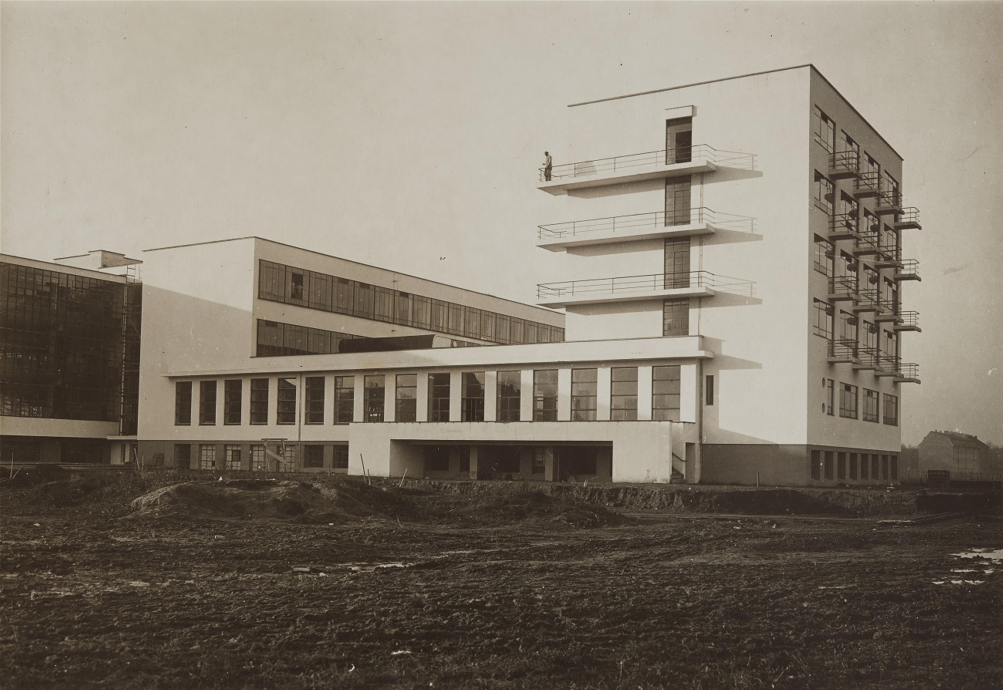 und Anonym - Südostansicht, Bauhaus Dessau - image-1