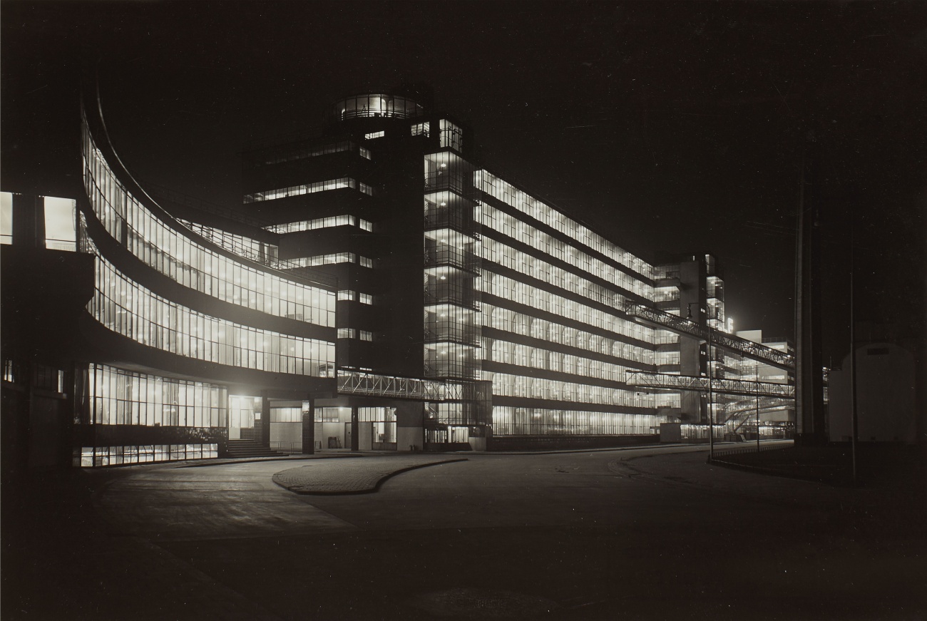 Evert Marinus van Ojen - Fabrikgebäude Van Nelle, Rotterdam (day and night view) - image-2