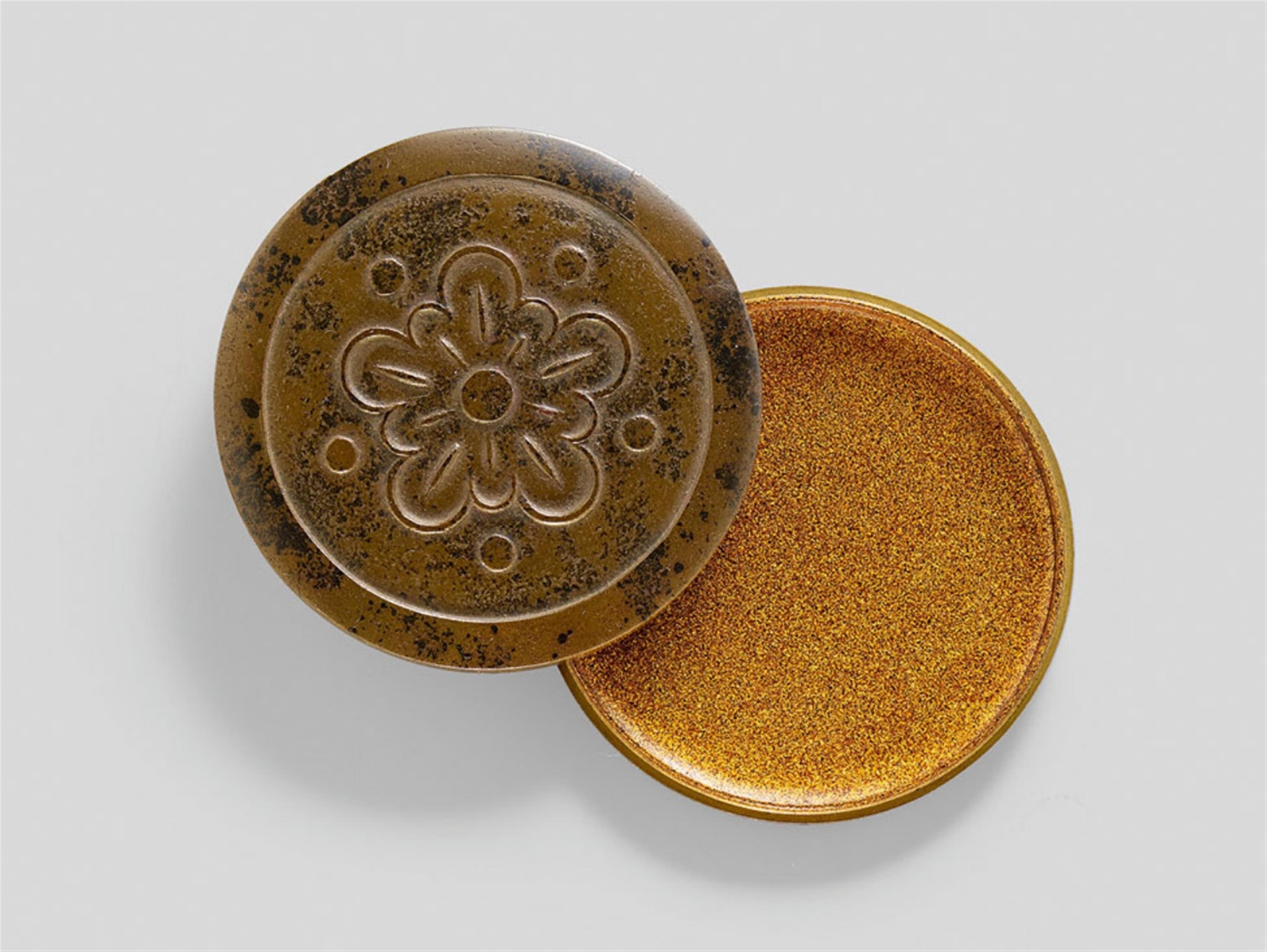 A lacquer incense container (kôgo). Early 20th century - image-1