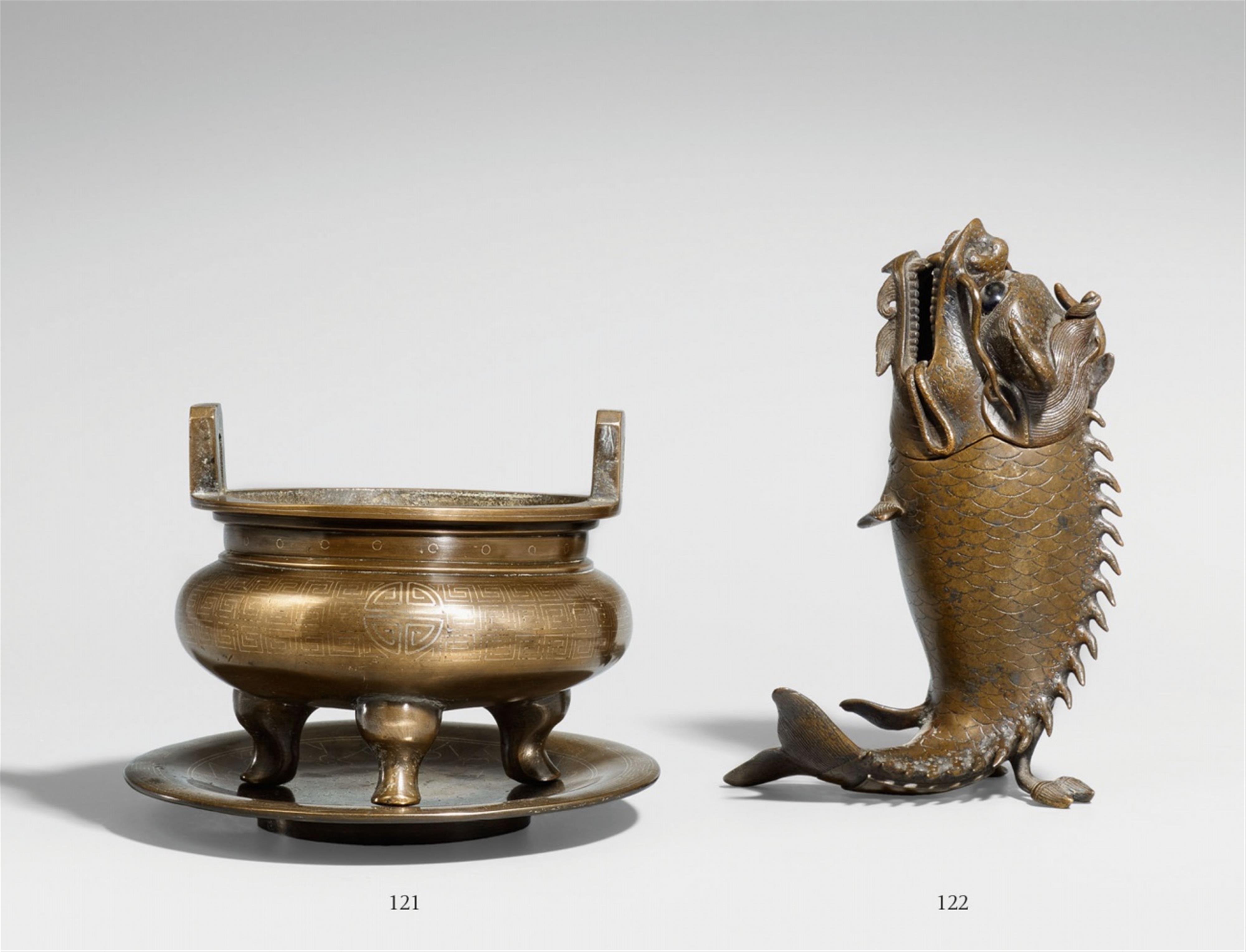 Weihrauchbrenner und Teller. Bronze mit Silberdrahteinlagen. 19. Jh. - image-1