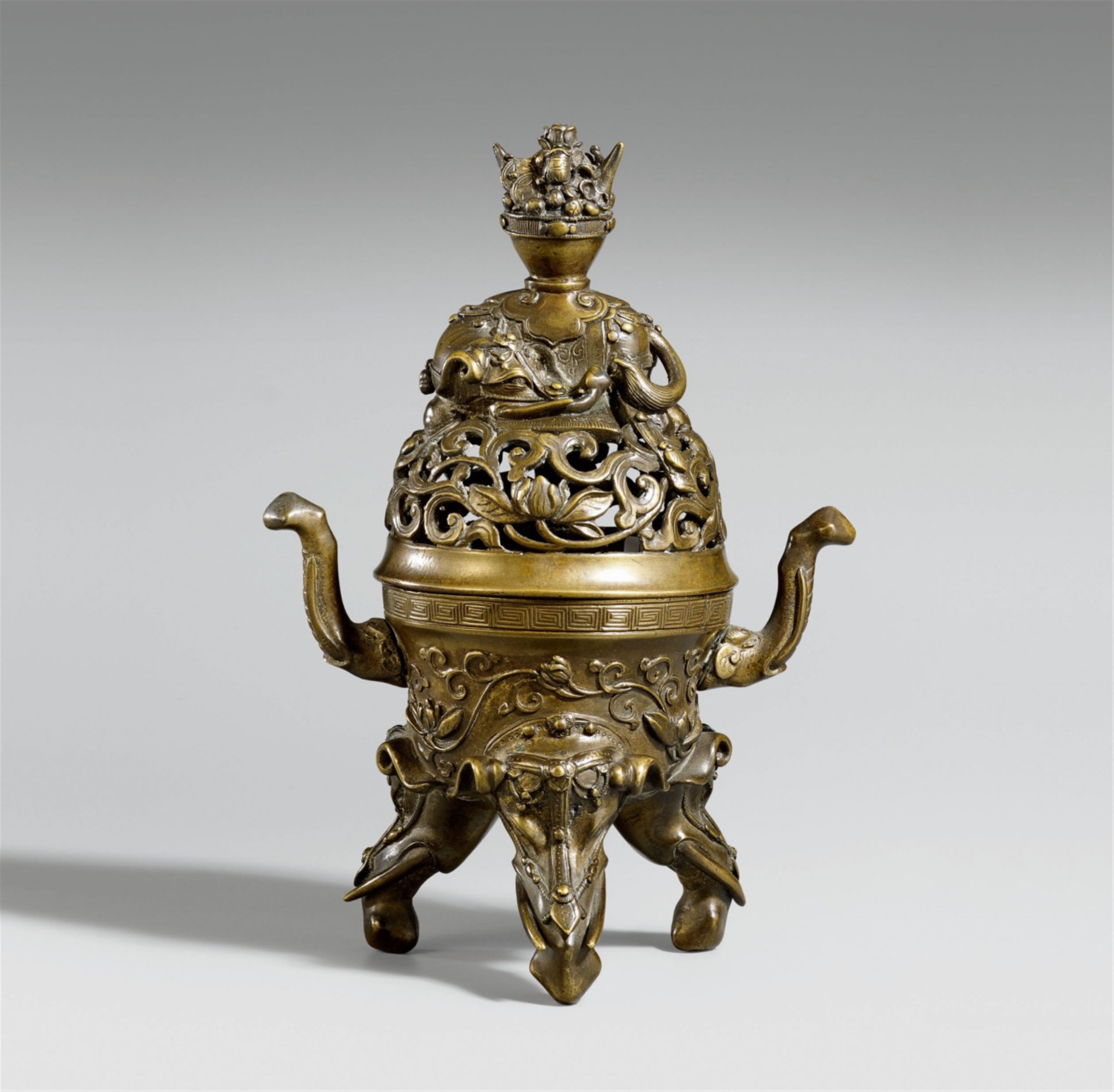 A bronze incense burner with an open work lid. 19th century - image-1