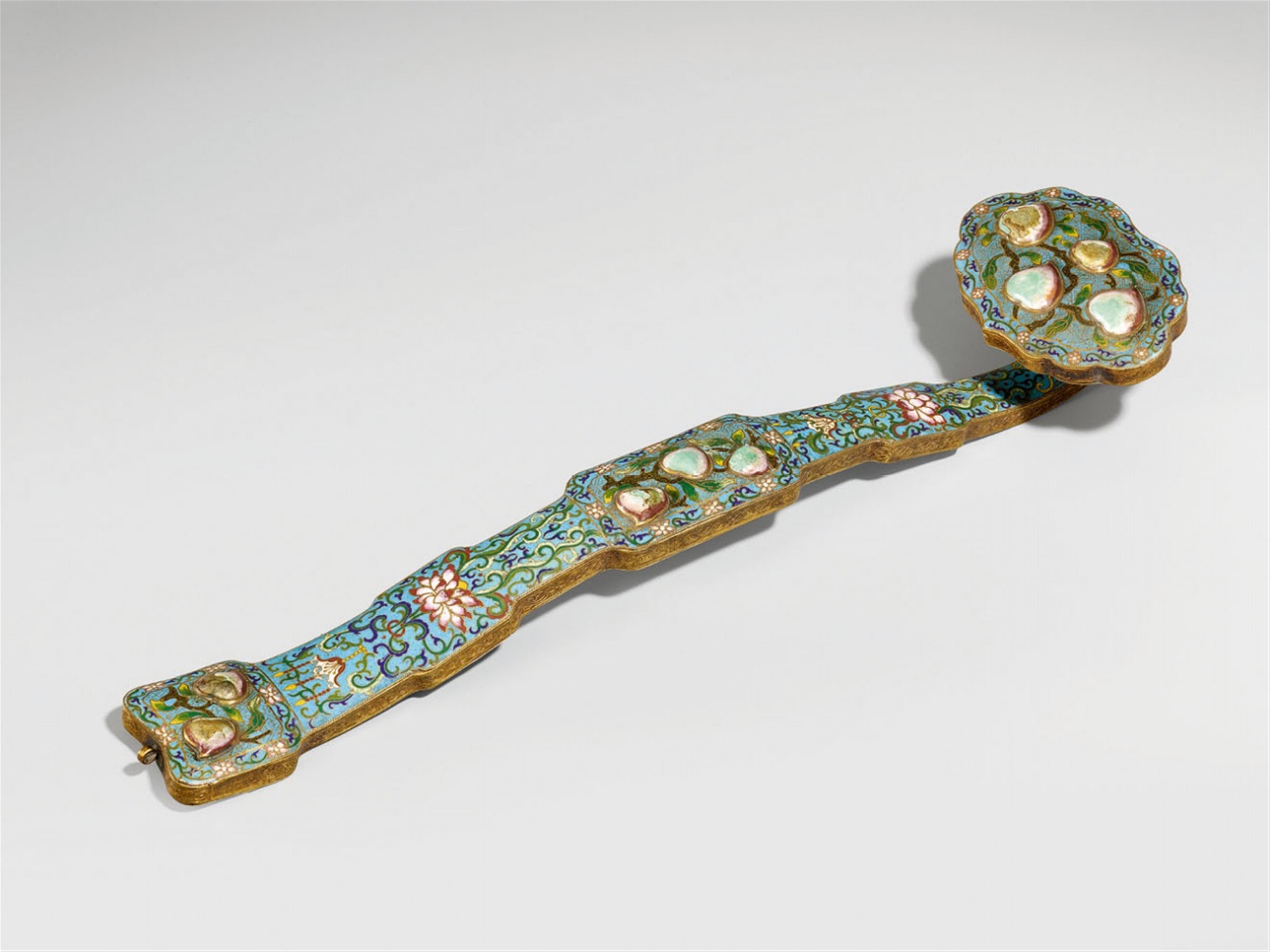 A large nine-peaches cloisonné enamel ruyi sceptre. 18th century - image-1