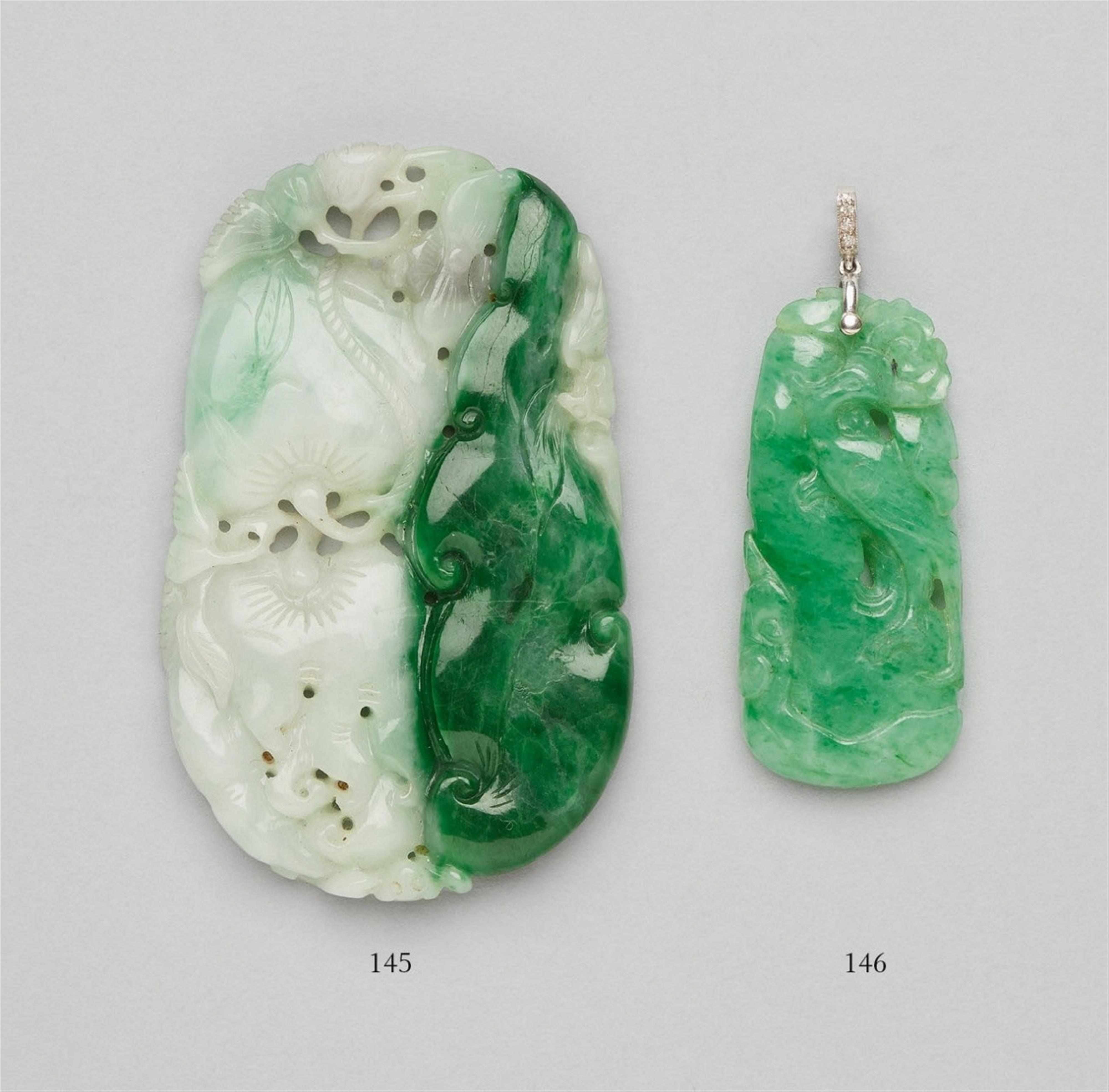 An apple-green jadeite pendant. 19th century - image-1