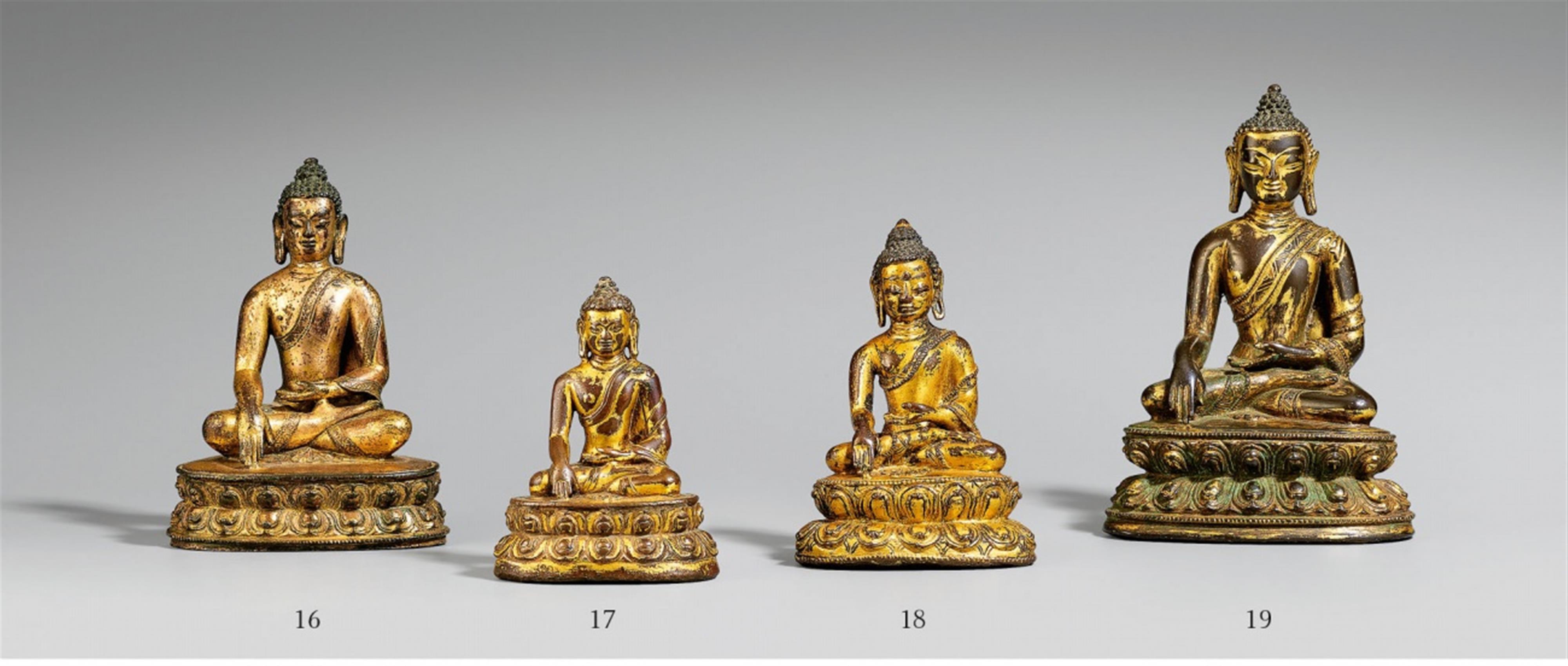 A Tibetan gilt bronze figure of Buddha Shakyamuni. Dated 1780 - image-1