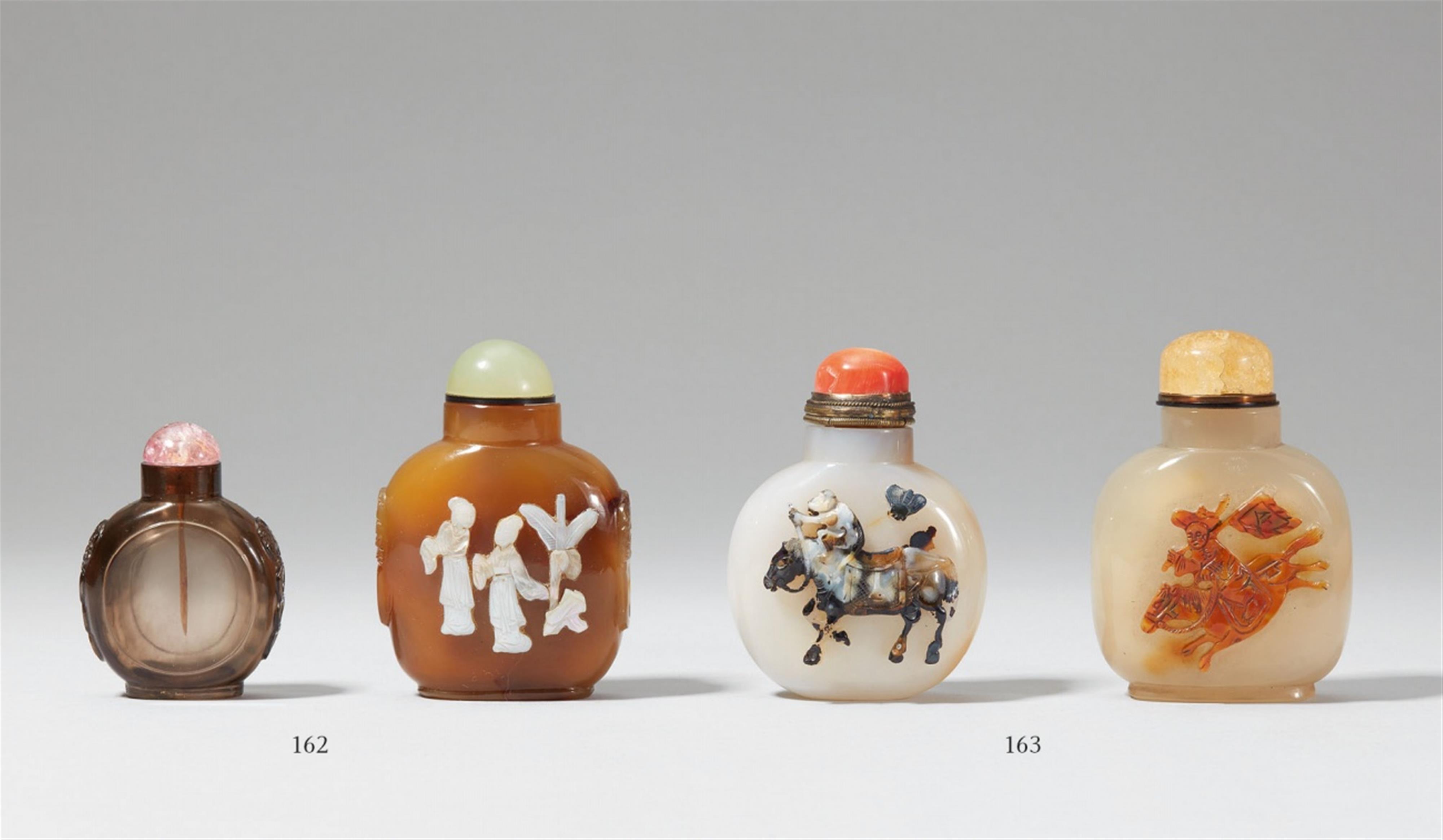 Two stone snuff bottles. 19th/20th century - image-1