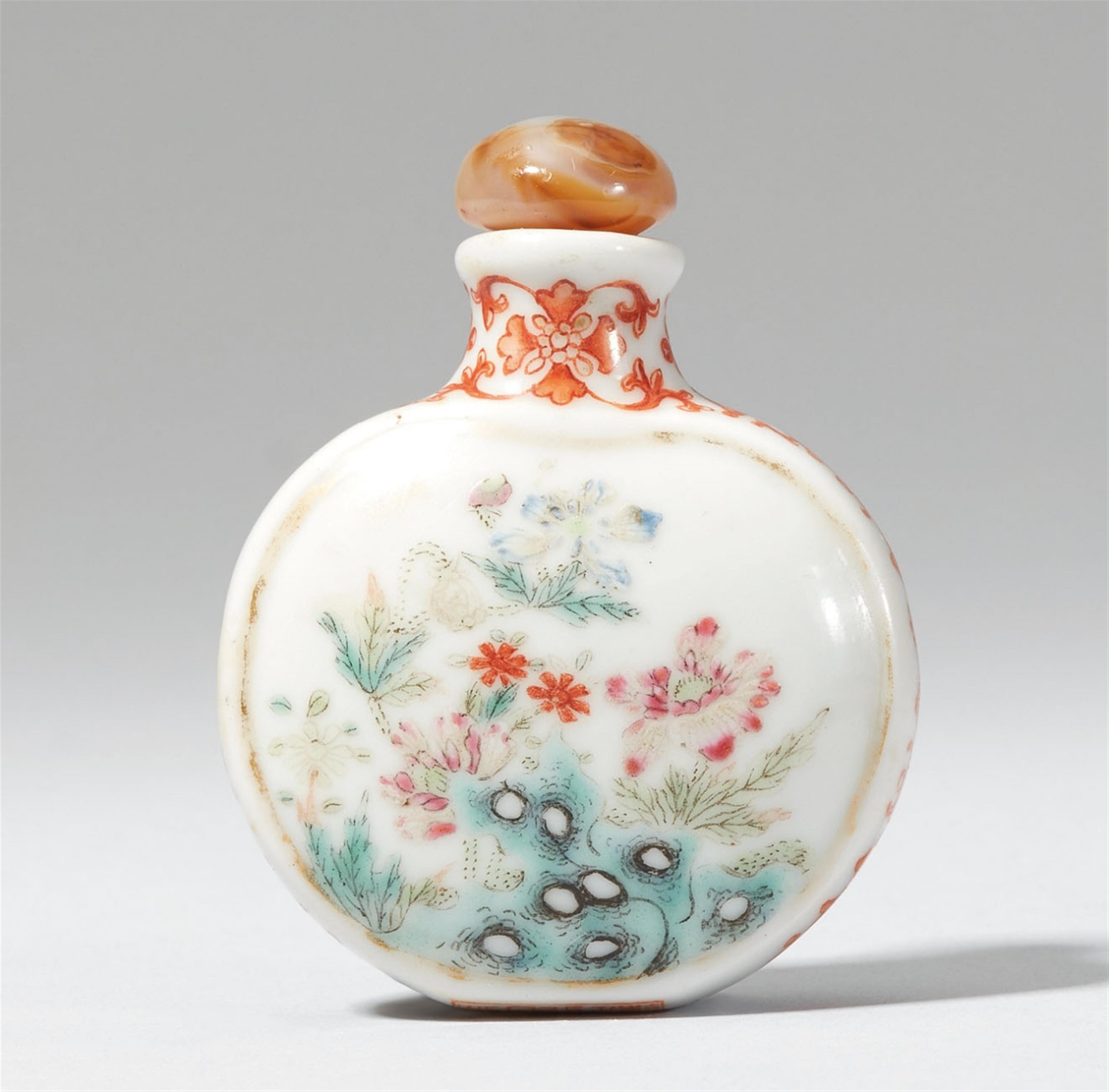 A porcelain snuff bottle. 18th century - image-1
