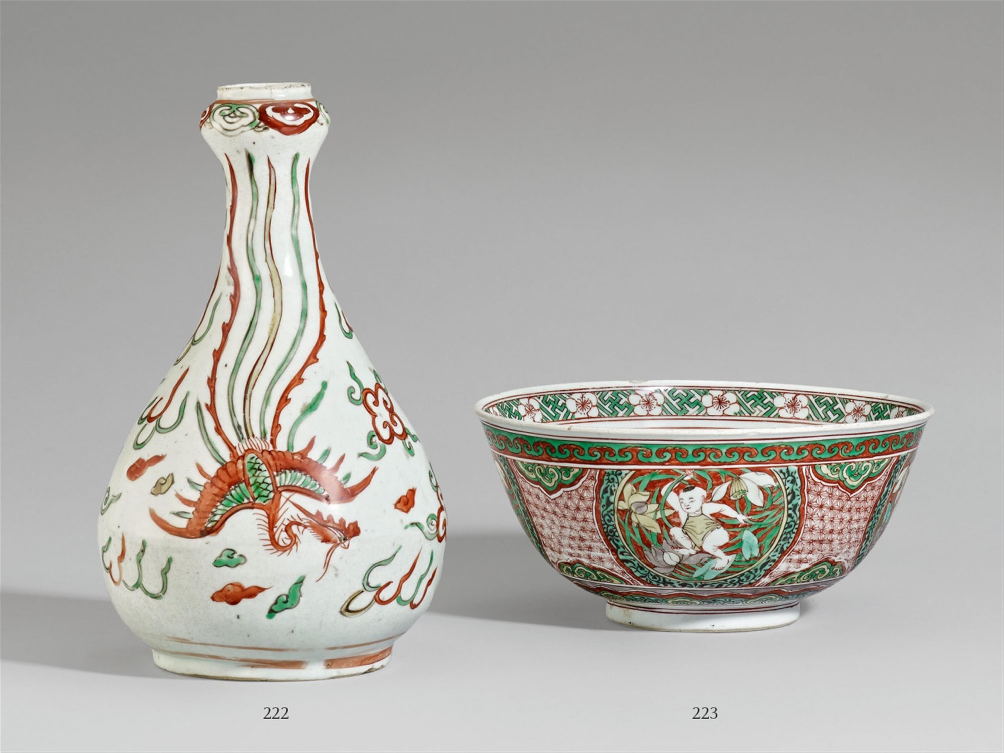 A wucai phoenix bottle vase. Wanli period (1572-1620) - image-1