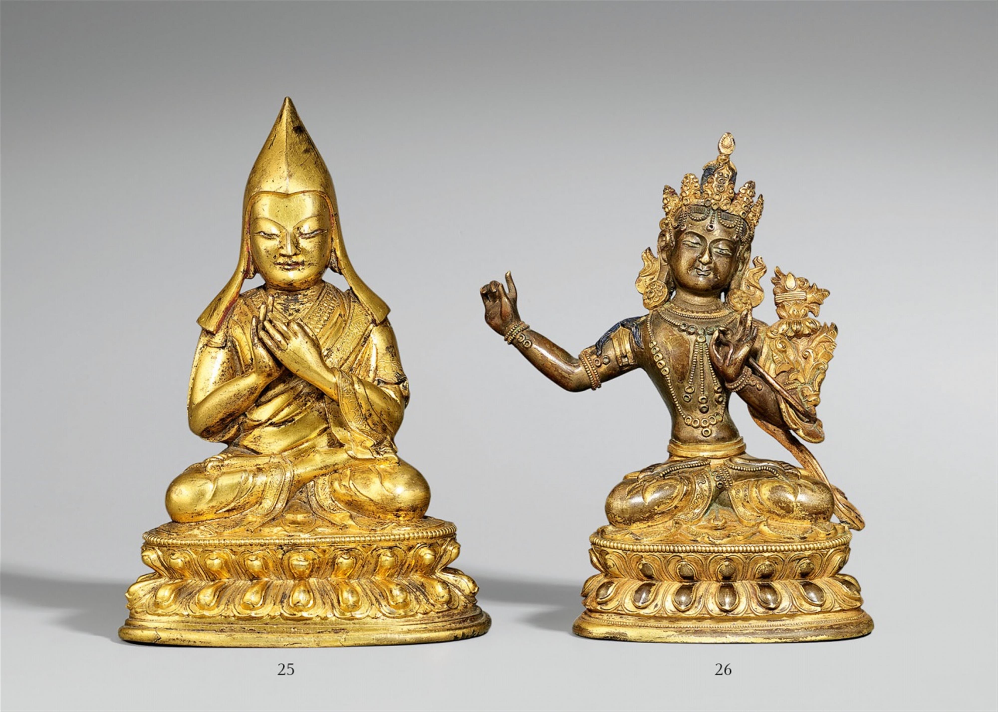 Lama, wohl Tsongkhapa. Feuervergoldete Bronze. Sinotibetisch. 18. Jh. - image-1