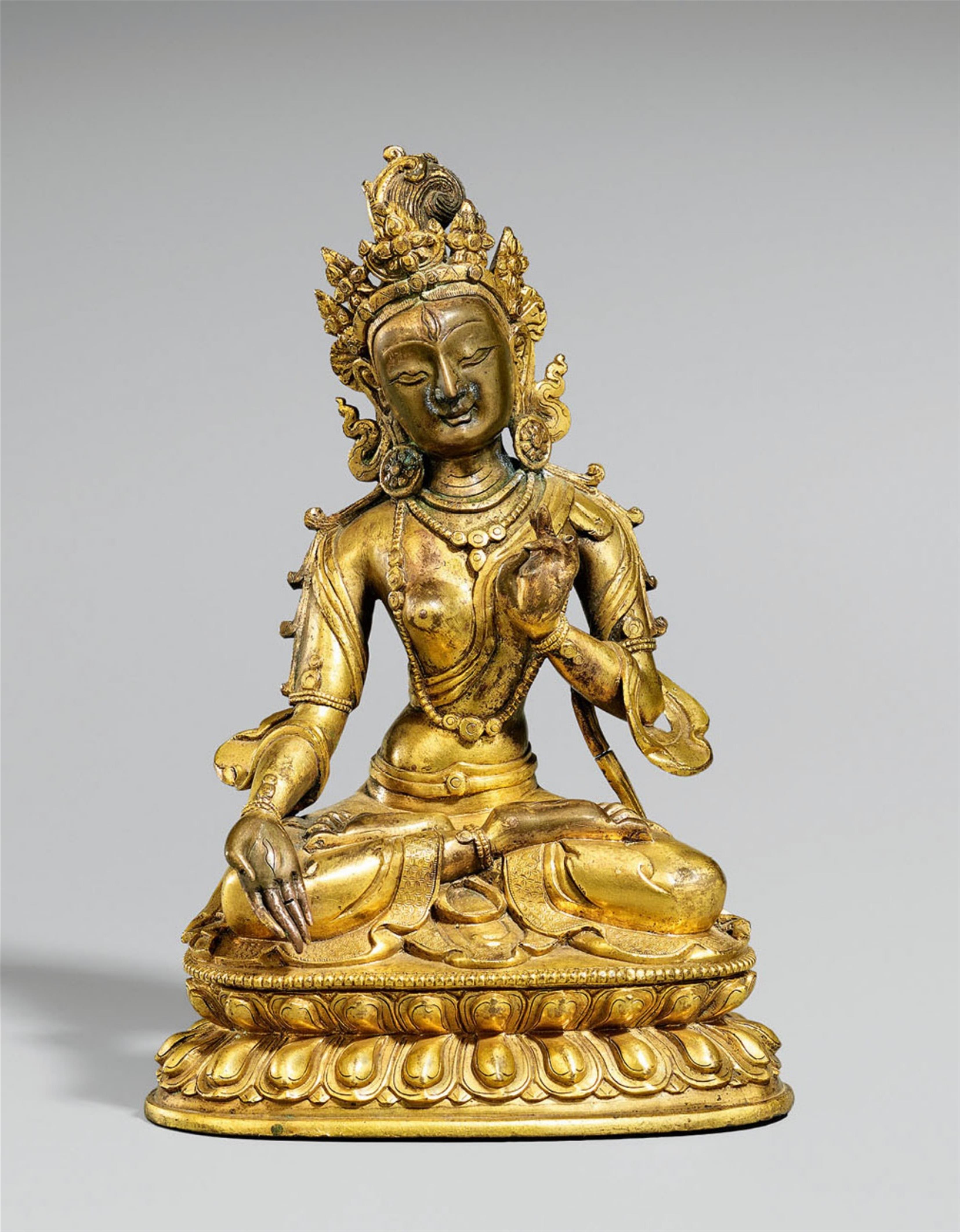 A Sinotibetan gilt bronze figure of White Tara. 18th/19th century - image-1