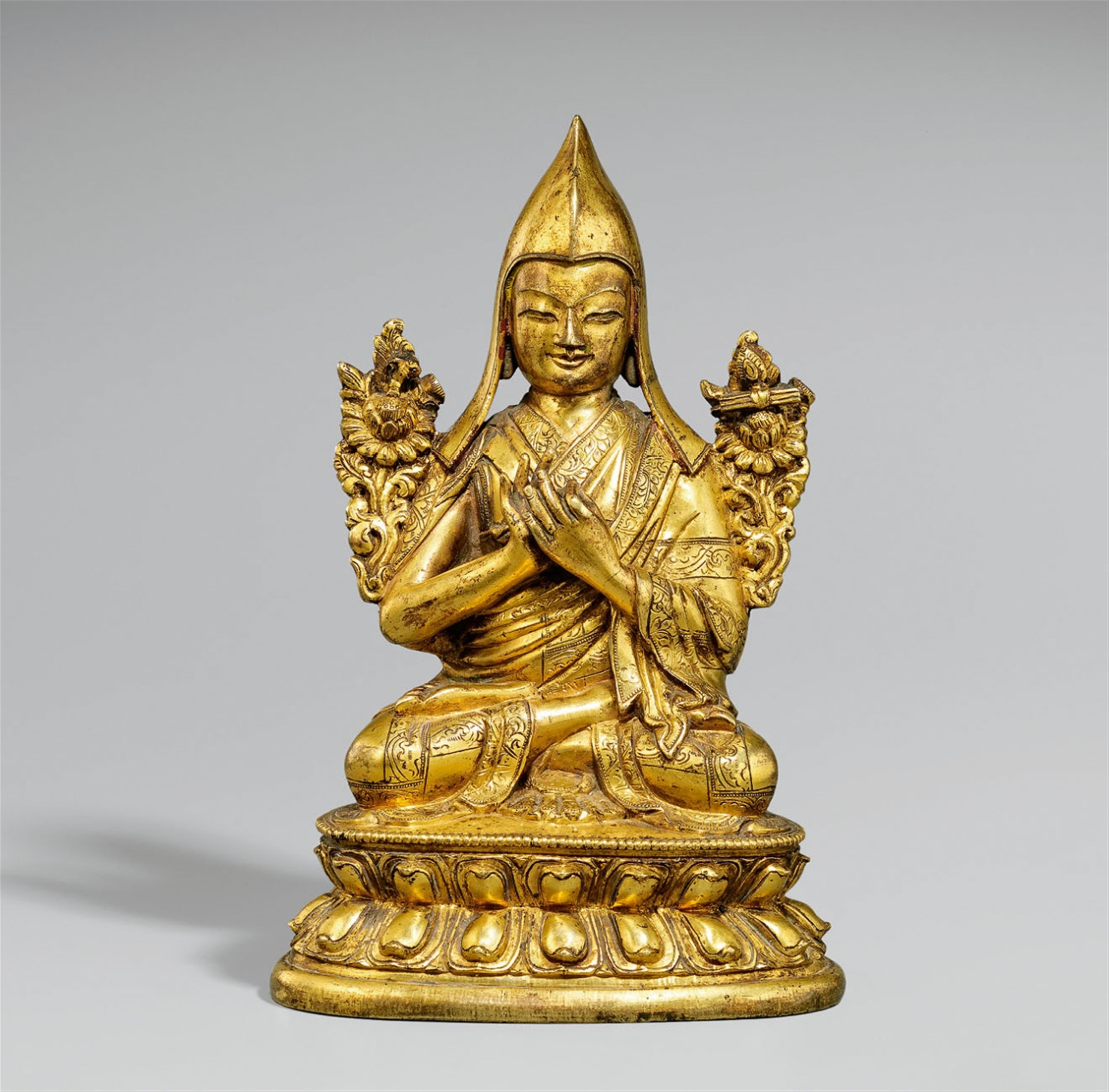 A gilt bronze figure of Tsongkhapa. Sinotibetan. 18th century - image-1