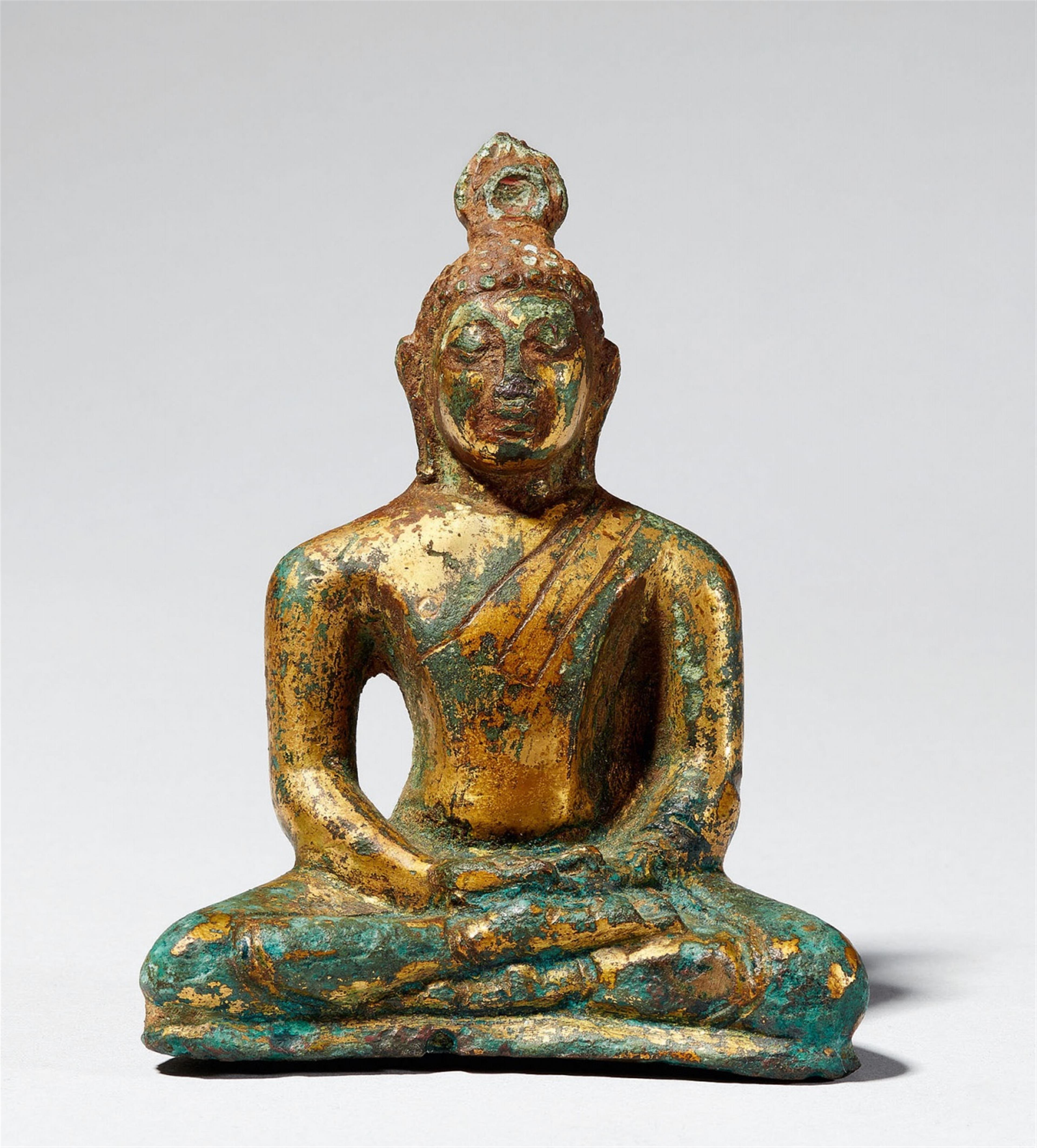 A gilt bronze figure of a Buddha. Sri Lanka. Anuradhapura. 6th/7th century - image-1
