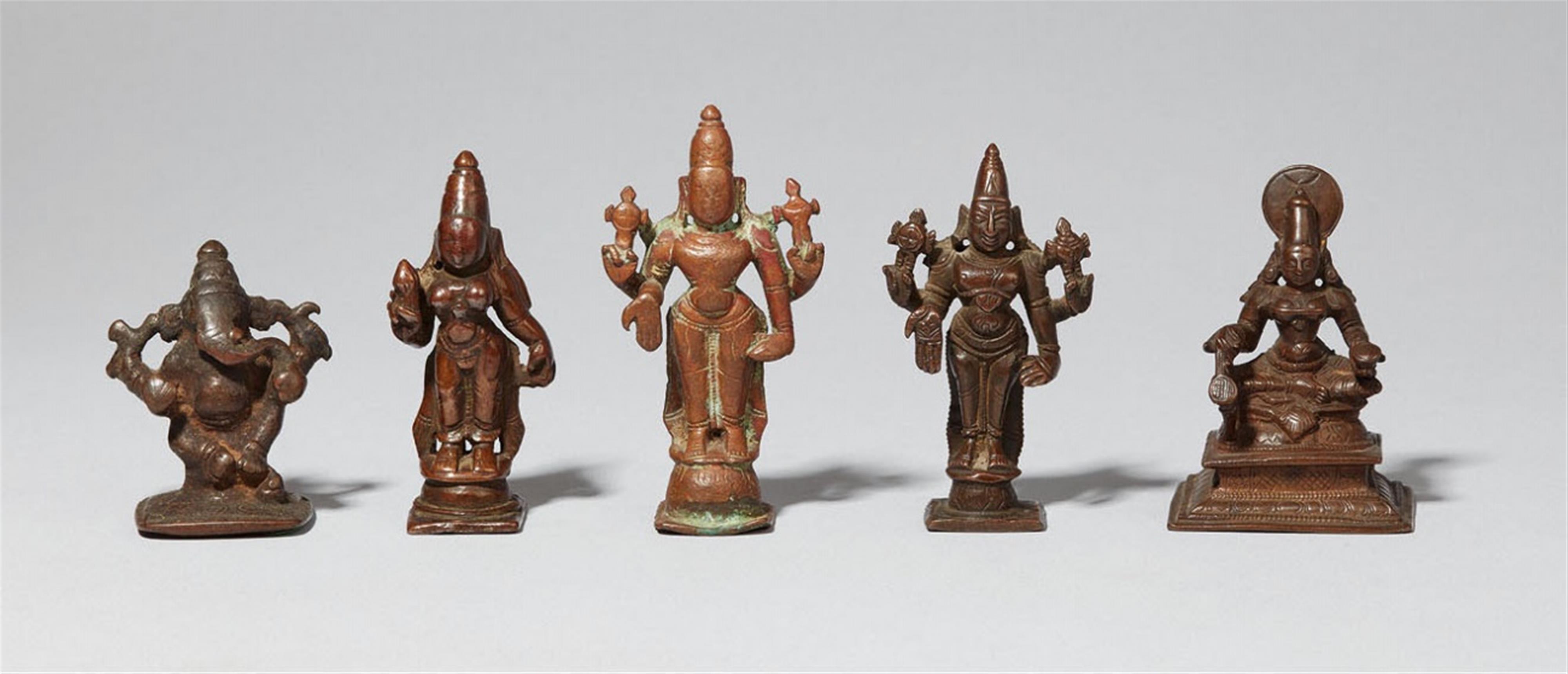 Five small bronze figures. Southern India. 17th/20th century - image-1