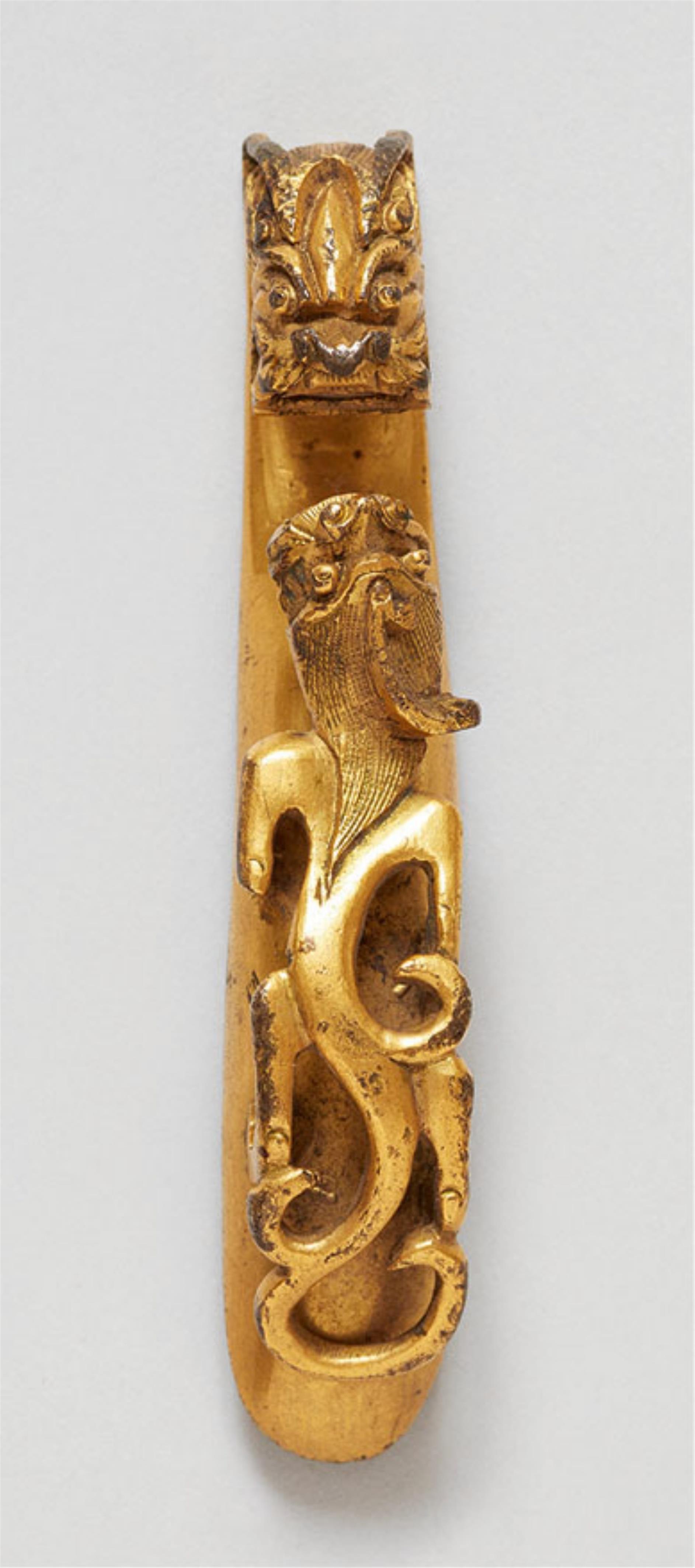Gürtelhaken. Bronze, feuervergoldet. 18./19. Jh. - image-1