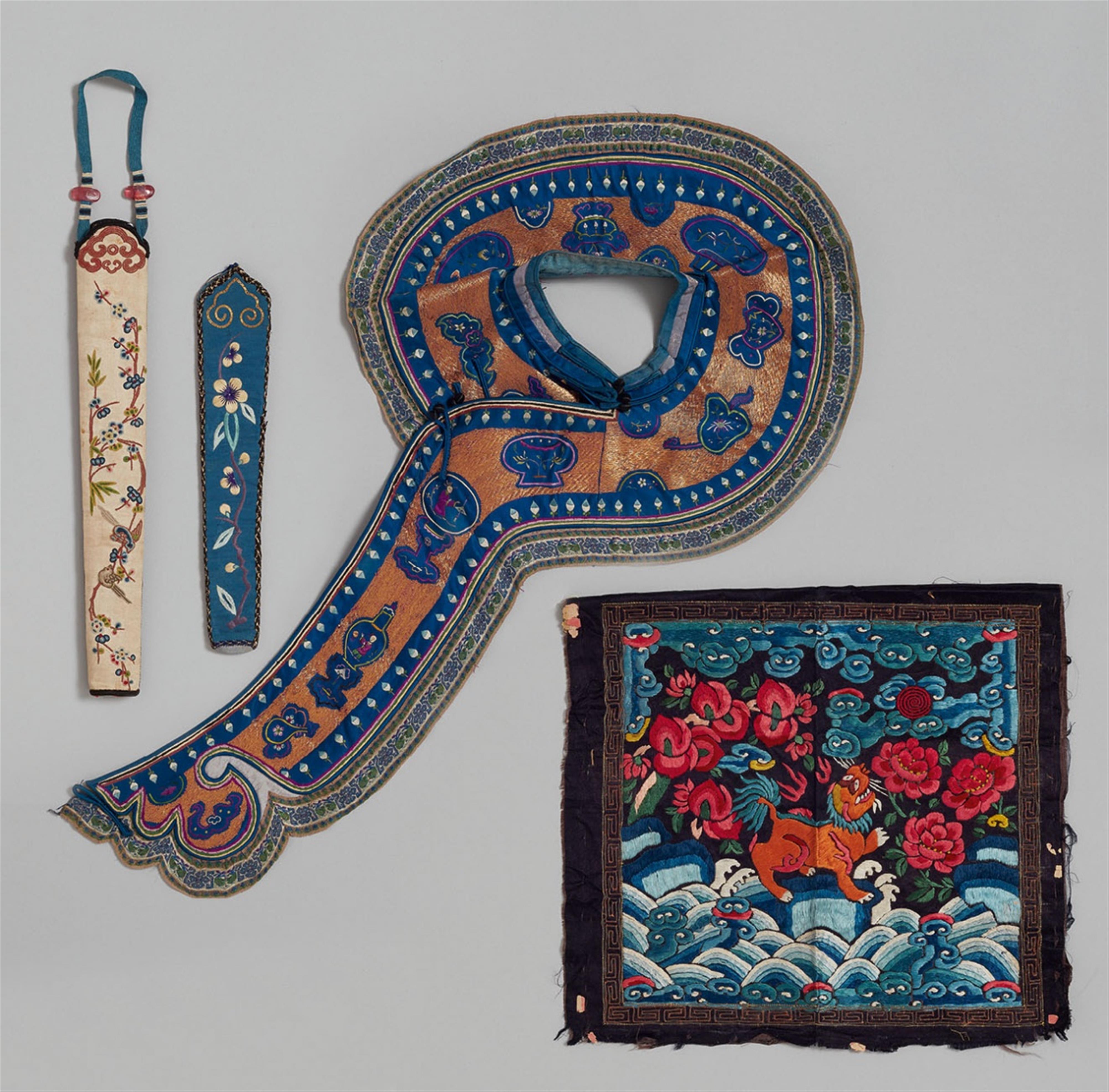 Konvolut von vier Textilien. Späte Qing-Zeit - image-1