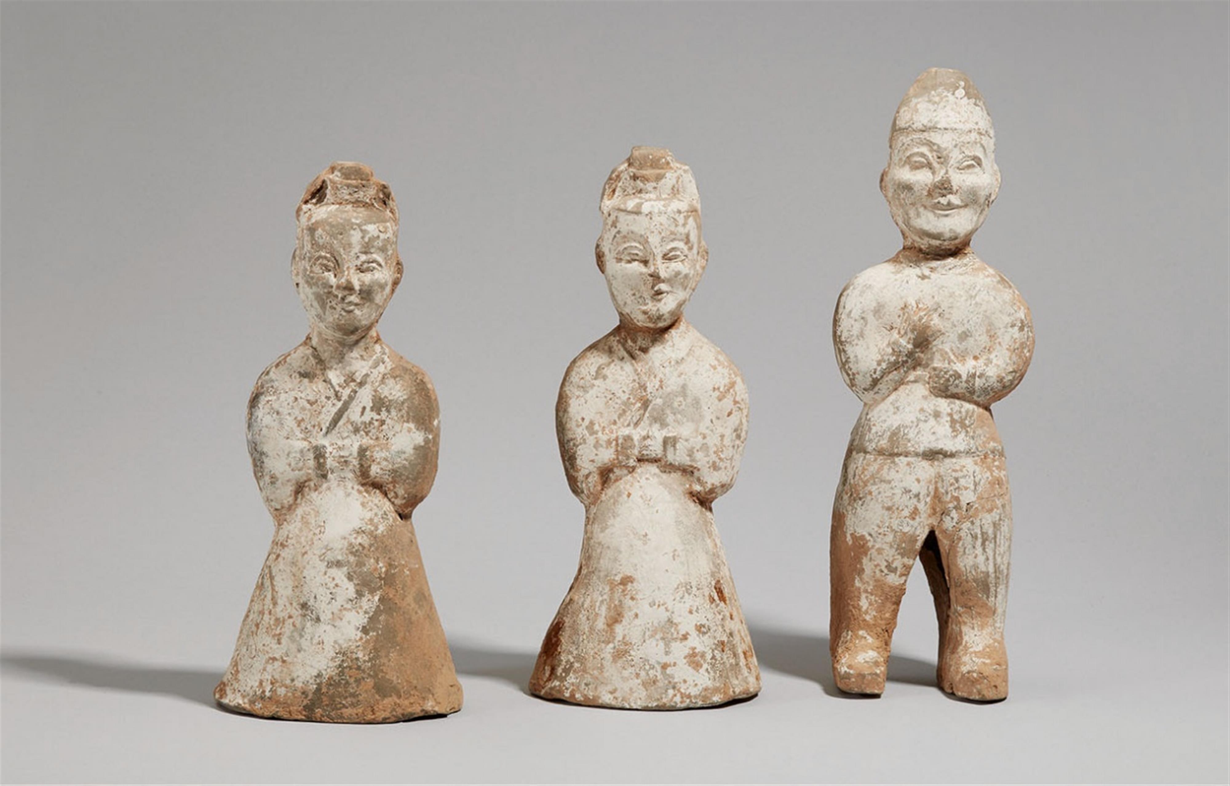Drei Grabfiguren. Han-Zeit (206 v.Chr-220 n.Chr.) - image-1
